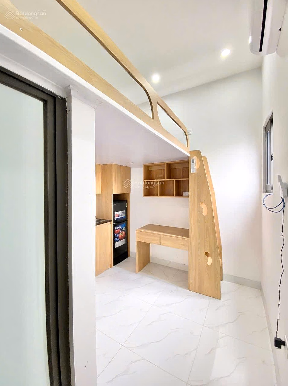Trung Hoa apartment for sale, area 75m2. 2N2VS full high-end furniture priced at 3.5 billion