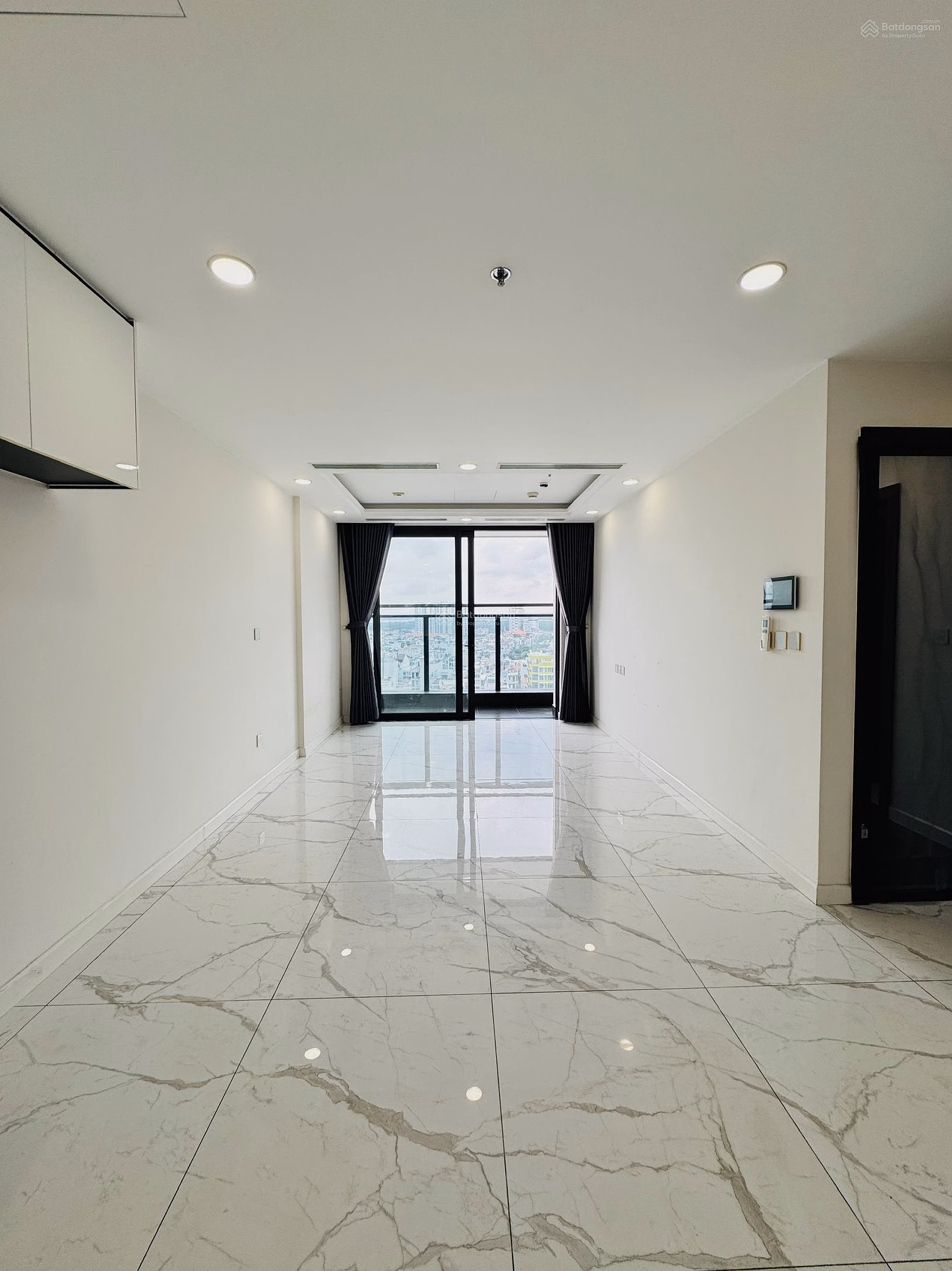 Urgent sale of 2 bedroom 2 bathroom Sunshine Sky City apartment, Price only 5 billion 695***