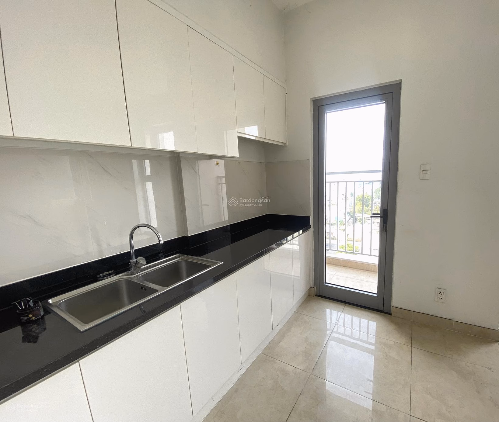 Looking for a tenant for Luxcity apartment 45m2, 1 bedroom 1 bathroom, only 8 million/month, airy high floor