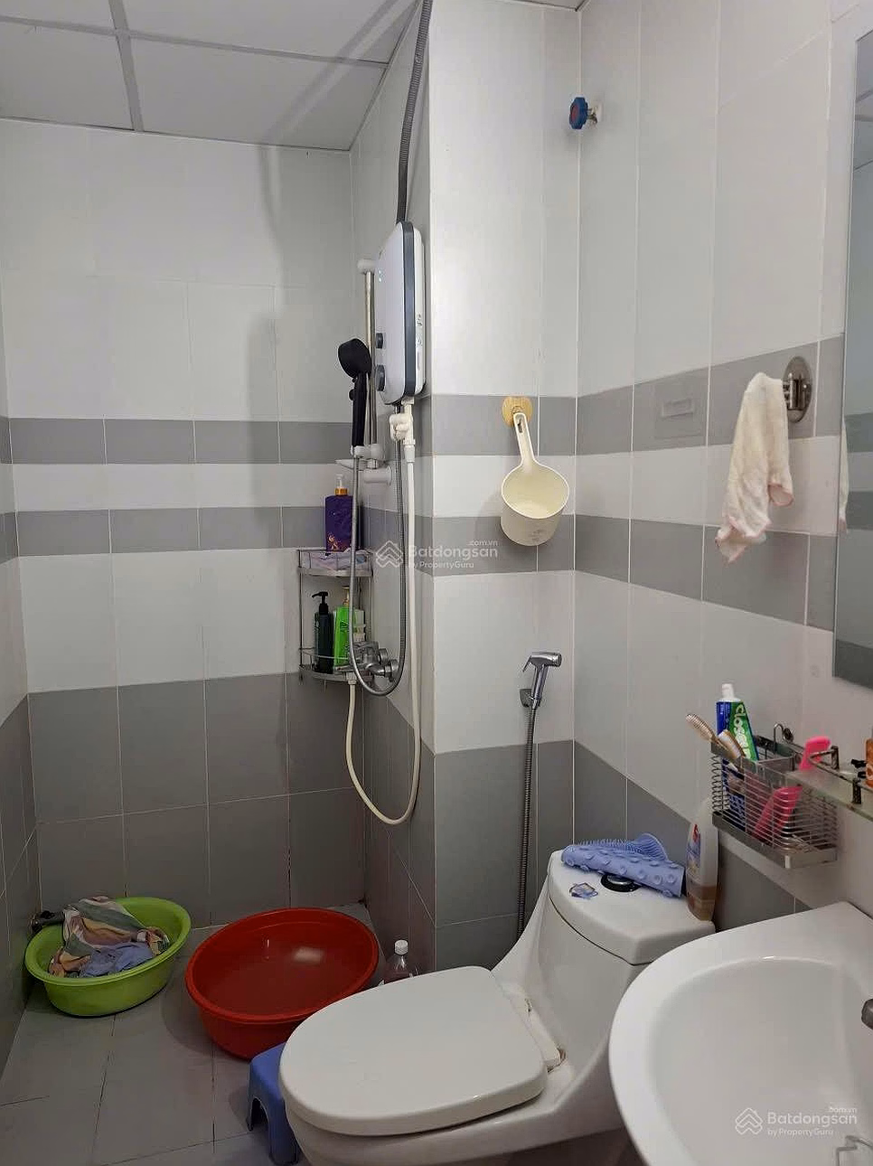 To Ky Tower apartment for rent, 61m2, 2 bedrooms, 2 bathrooms, fully furnished, ready to live, clean and beautiful house, price 8 million