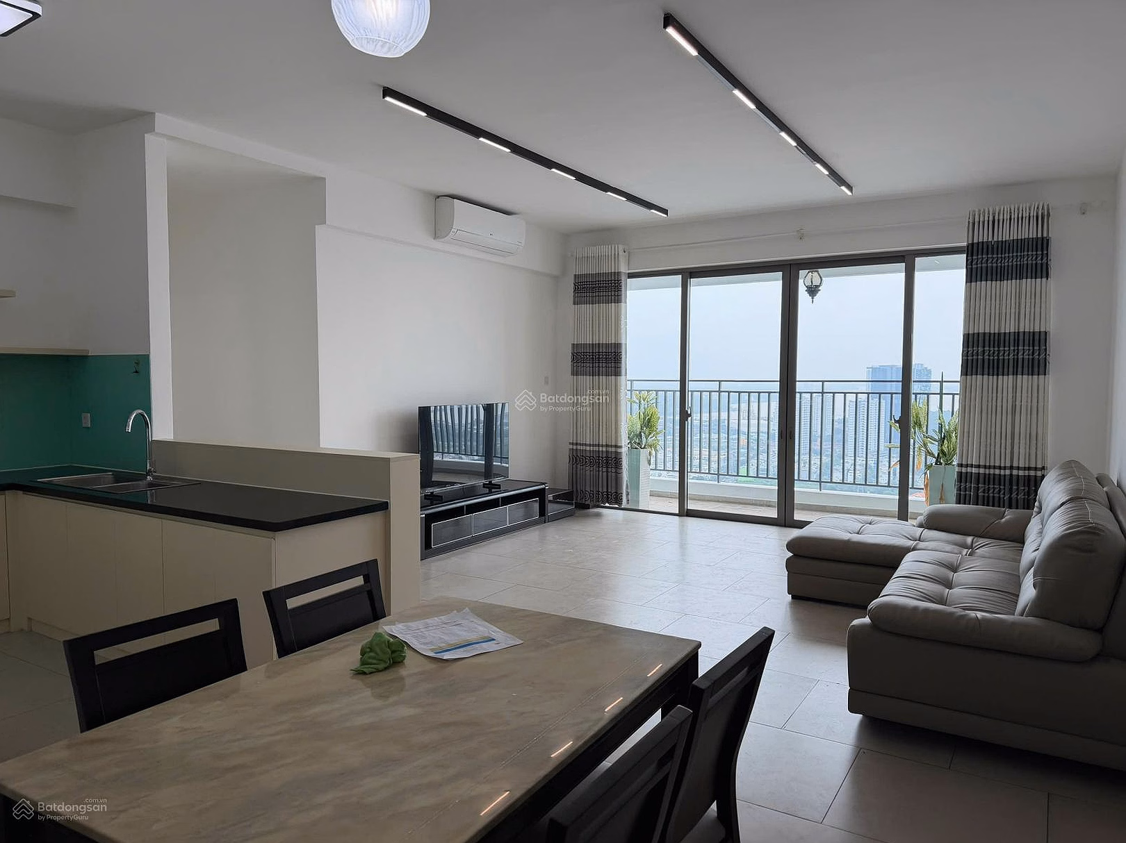 Specializing in renting CH Riviera Point 99m², 2 bedrooms full interior, cheap price 23 million/month, 0903 692 *** Em Hong
