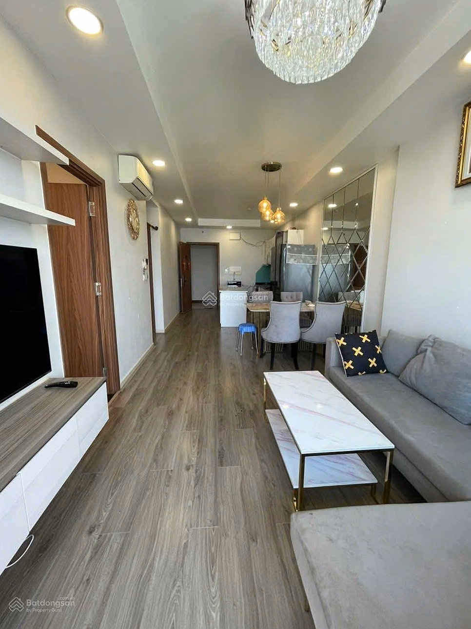 Owner sends for urgent sale 2 bedrooms, 2 bathrooms, fully furnished, only 4 billion 399