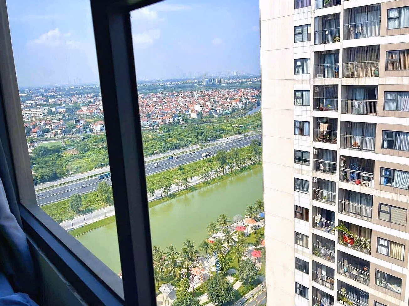 Need to sell urgently 1 bedroom apartment + super nice furniture with immediate transaction book only 2.68 billion***