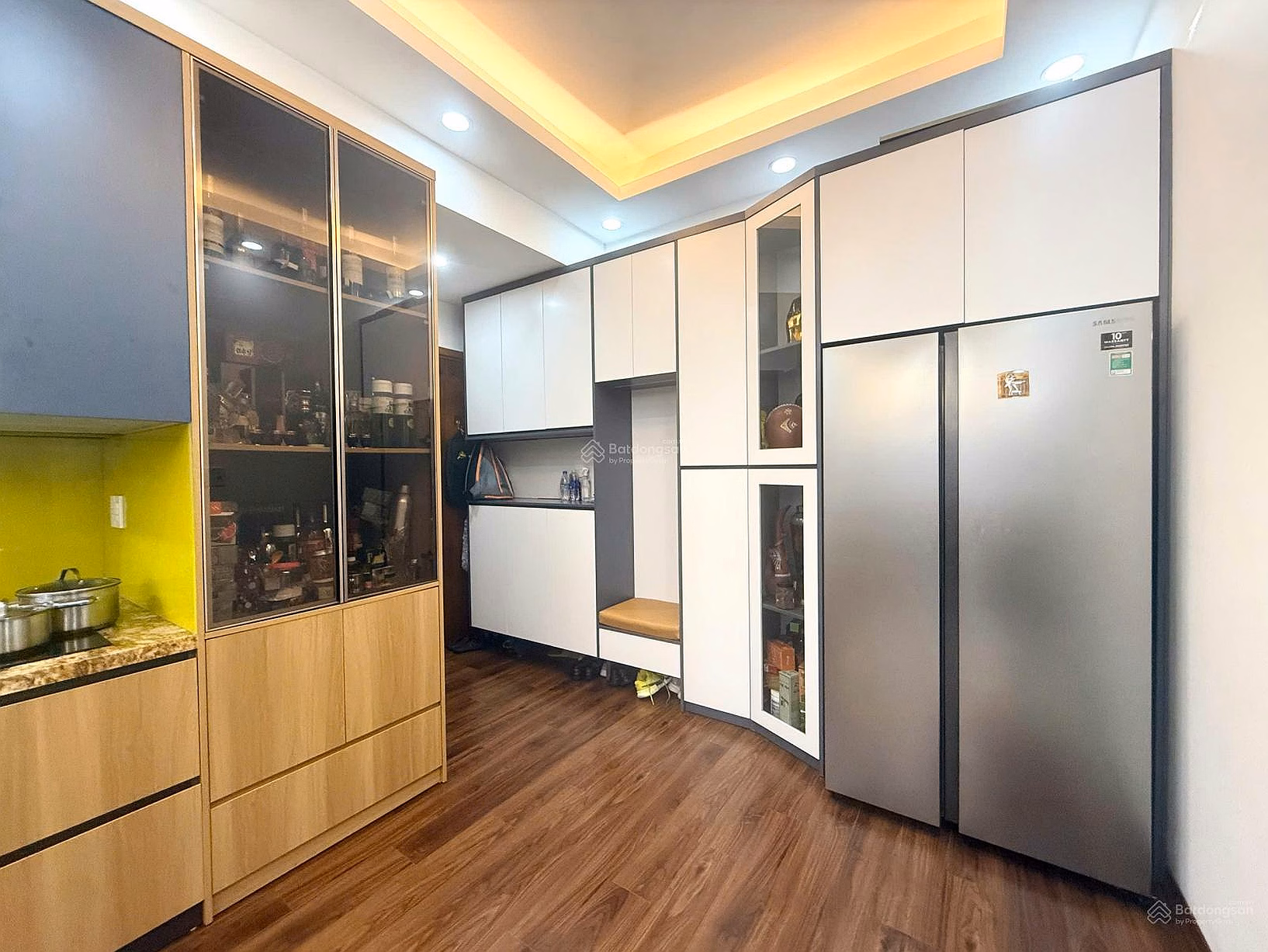 Need to sell quickly 95m² apartment, Nguyen Van Huyen National Defense Academy Project, with OTO Slot