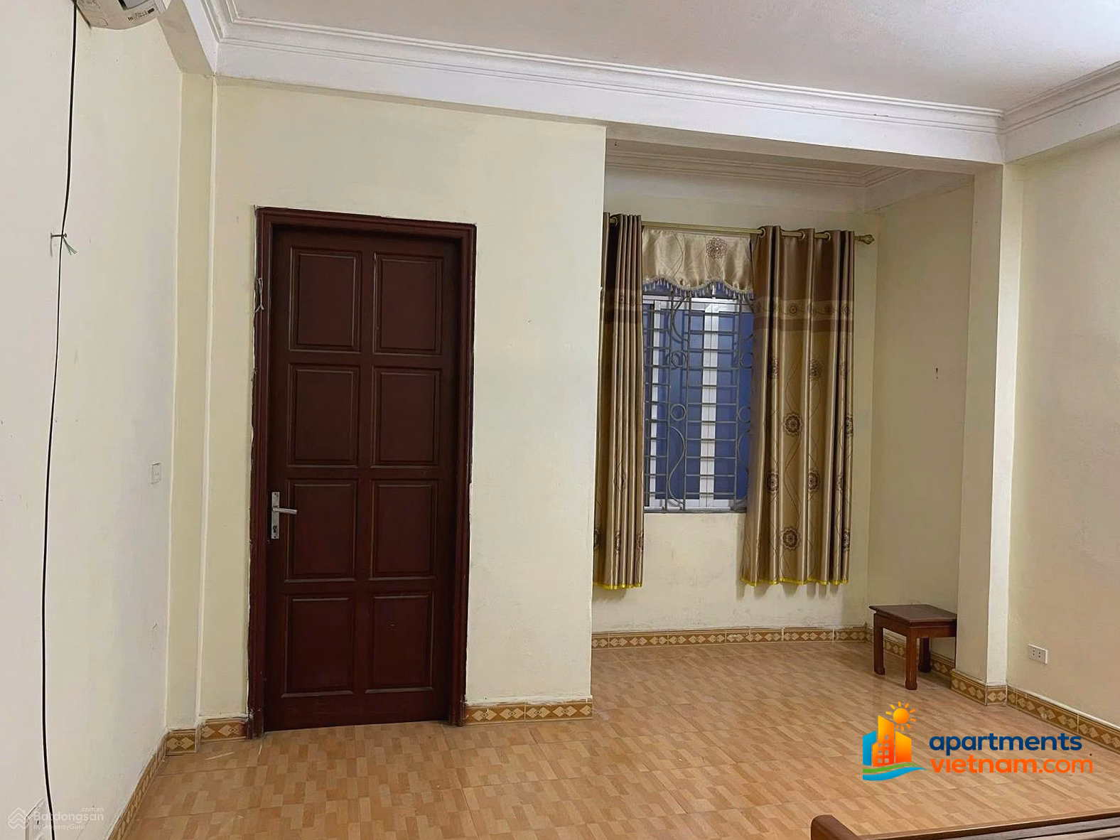 3-storey house for sale next to Finance University, comfortable car lane, close to 21m road