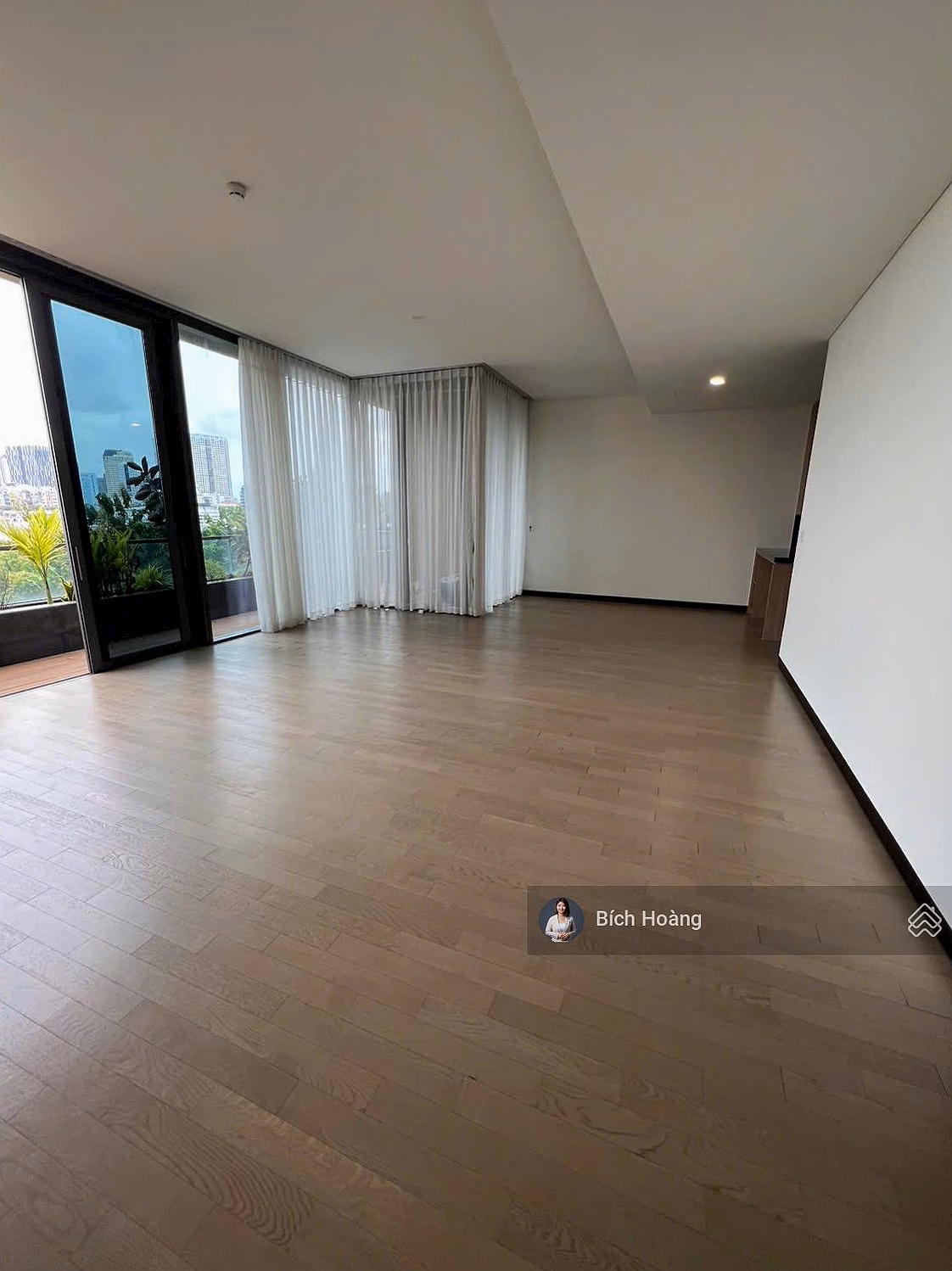 EMPIRE CITY - 3 BEDROOM DUPLEX APARTMENT FOR RENT BASIC FURNITURE