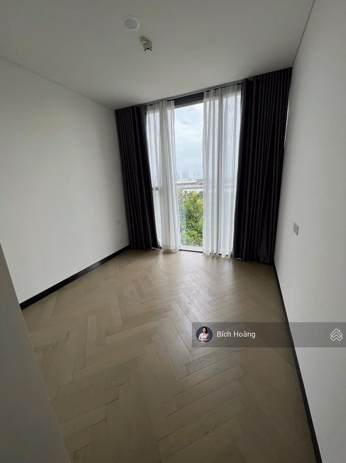 EMPIRE CITY - 3 BEDROOM DUPLEX APARTMENT FOR RENT BASIC FURNITURE