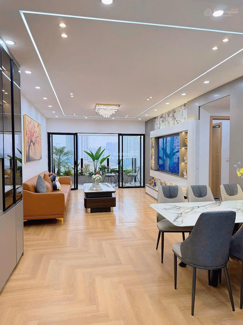 STRONG DISCOUNT FOR GOODWILL CUSTOMERS TO BUY QUICKLY - 3 bedrooms, 90m2 corner apartment, right at Five Star building, only 7,850 billion