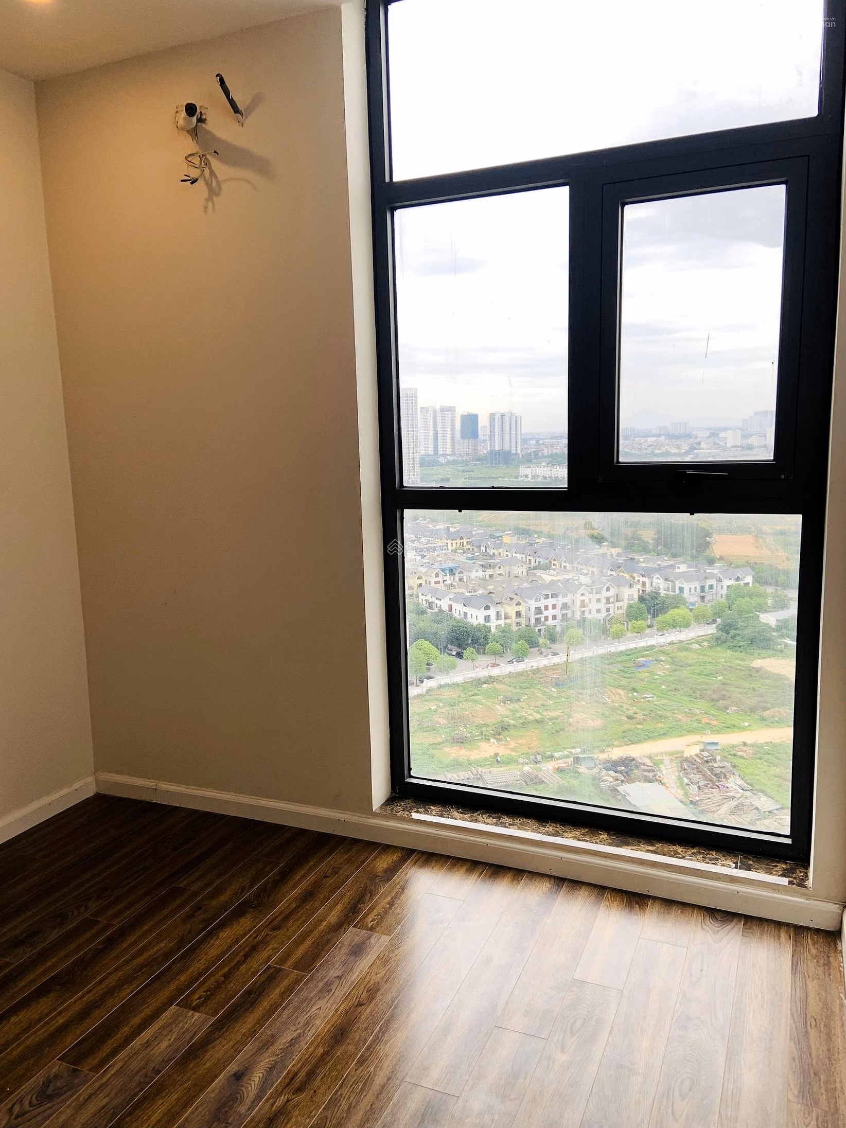 The OWNER is selling a 4 bedroom-3 bathroom apartment in HPC 105 building***