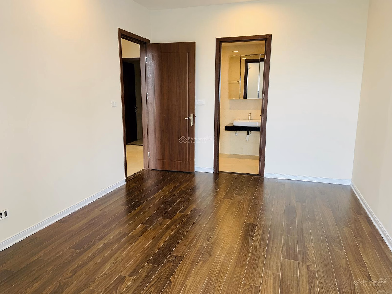 The OWNER is selling a 4 bedroom-3 bathroom apartment in HPC 105 building***