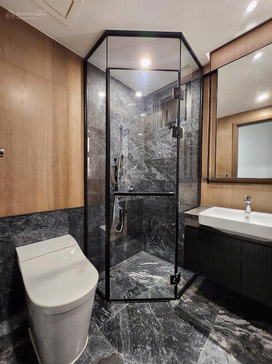Hot 3-bedroom apartment at Lumiere Riverside, fully furnished, available, price 50 million