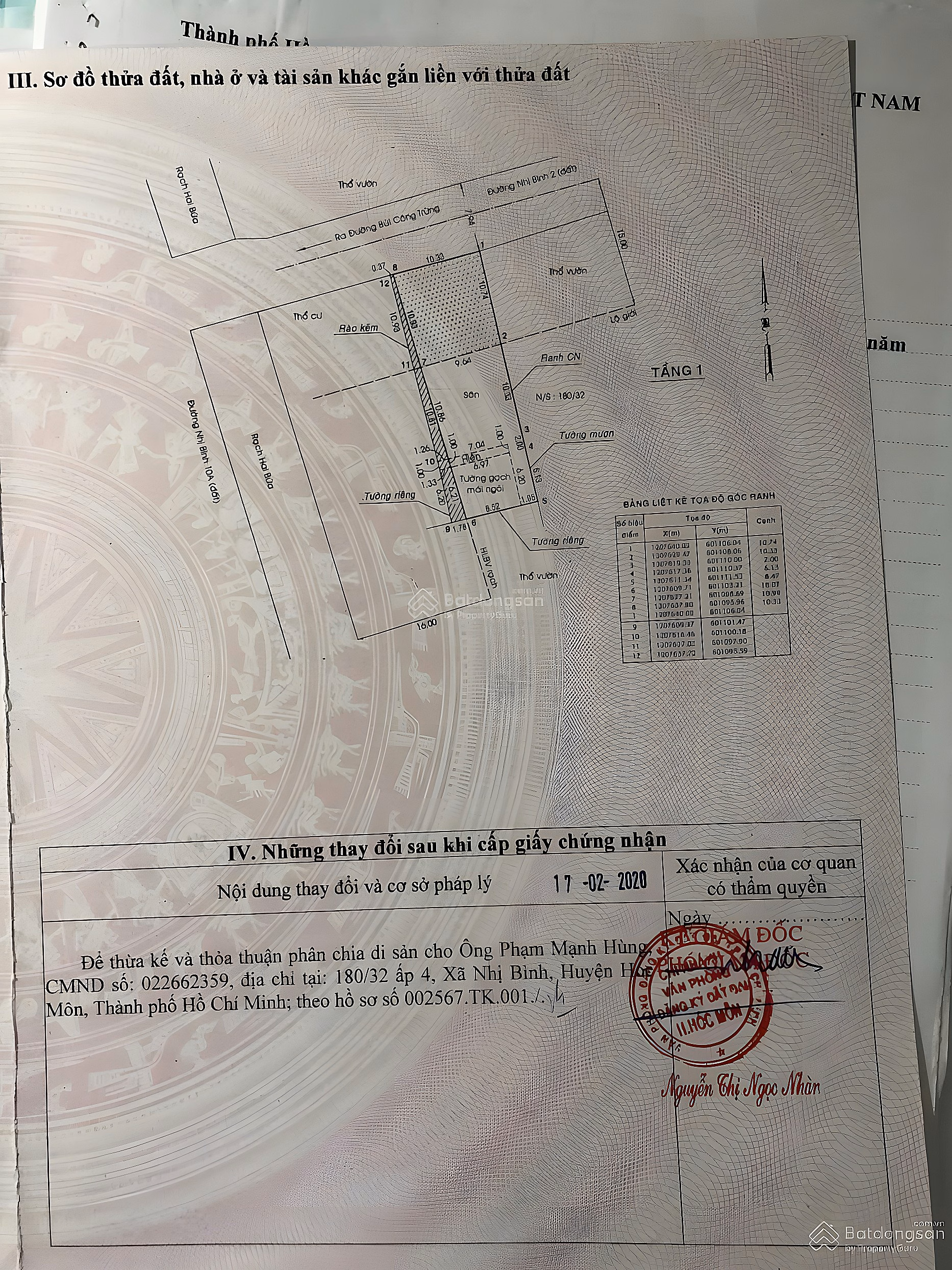The whole lot is over 3100m2, with 550m2 of residential space available