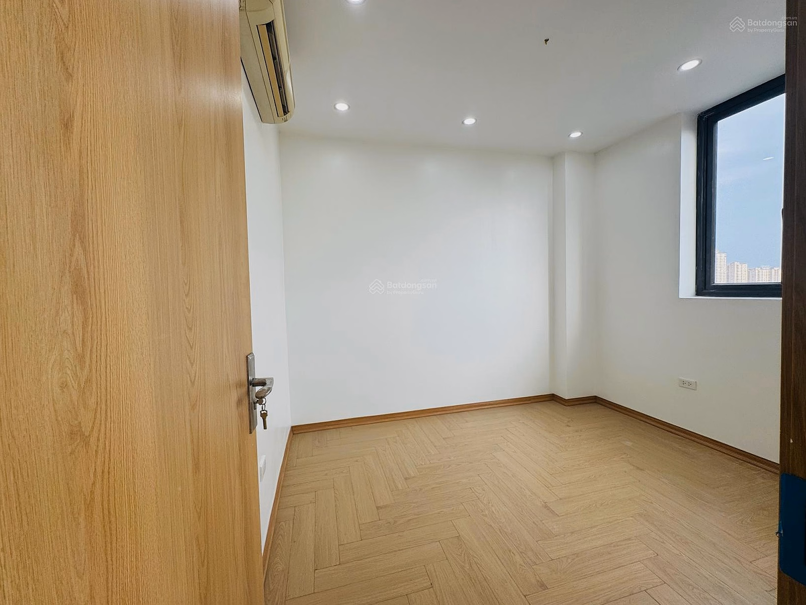 Hot Cau Giay apartment 2 bedrooms - 2 bathrooms N03 Tran Quy Kien 5.xx billion