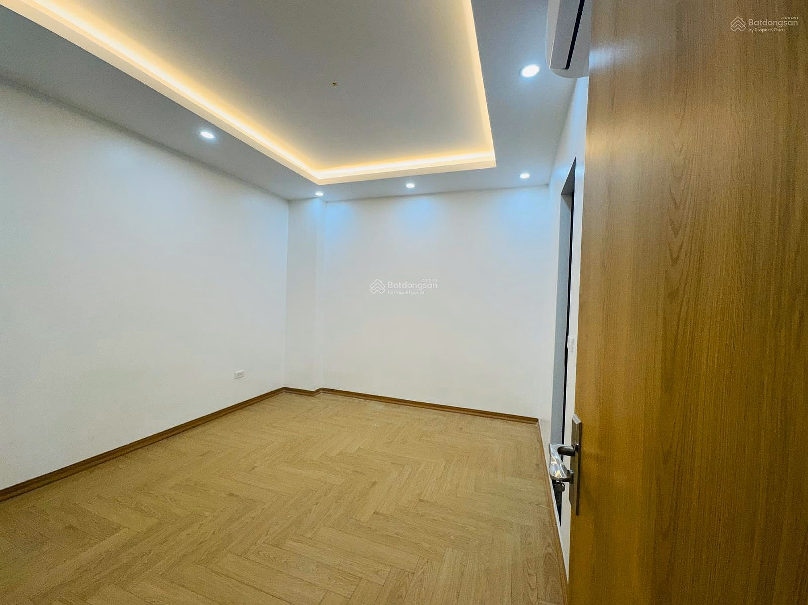 Hot Cau Giay apartment 2 bedrooms - 2 bathrooms N03 Tran Quy Kien 5.xx billion