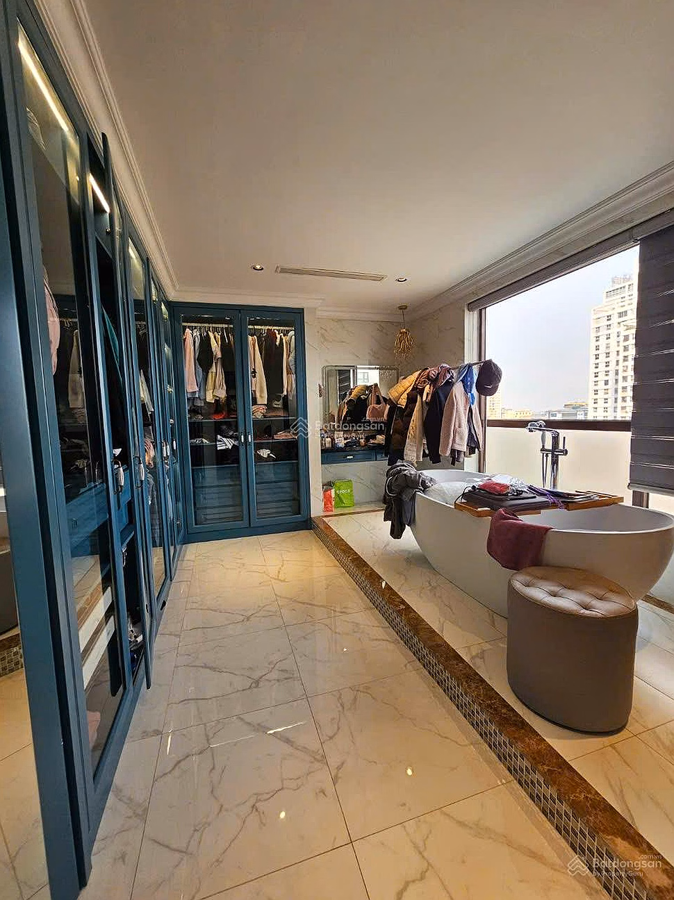 Selling a corner apartment with 3 bedrooms, 2 bathrooms, 126.1m2, building B2, view of Lotte Mall & Vo Chi Cong flower garden