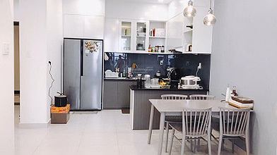 Located at 10A Tran Nhat Duat, 2 bedroom apartment, furnished, price 11 million/month