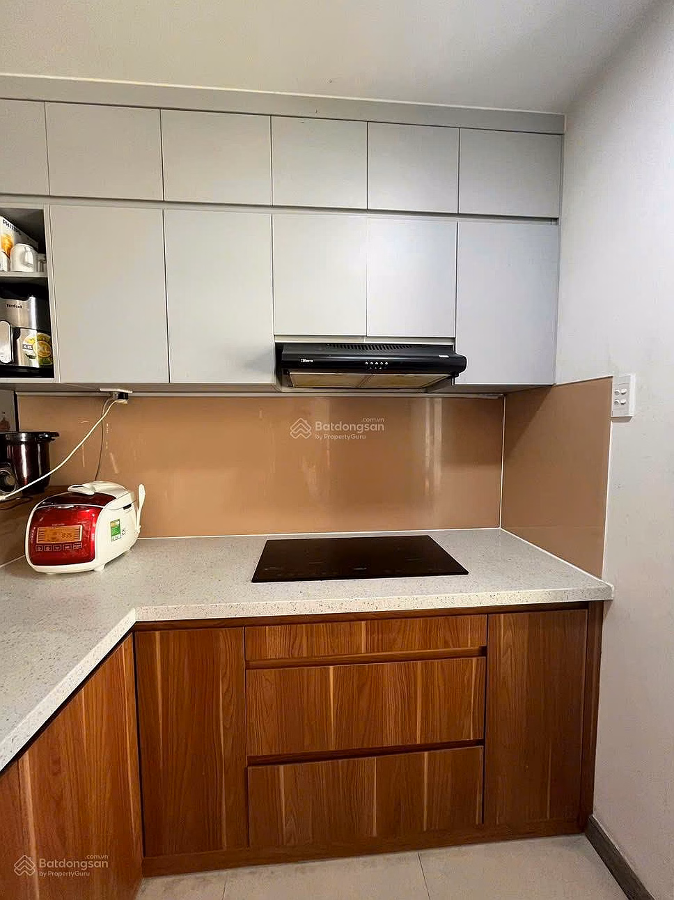 My Vinh Apartment, Nguyen Thi Minh Khai, District 3: 15 million, 2 bedrooms, NTCB, 85m2