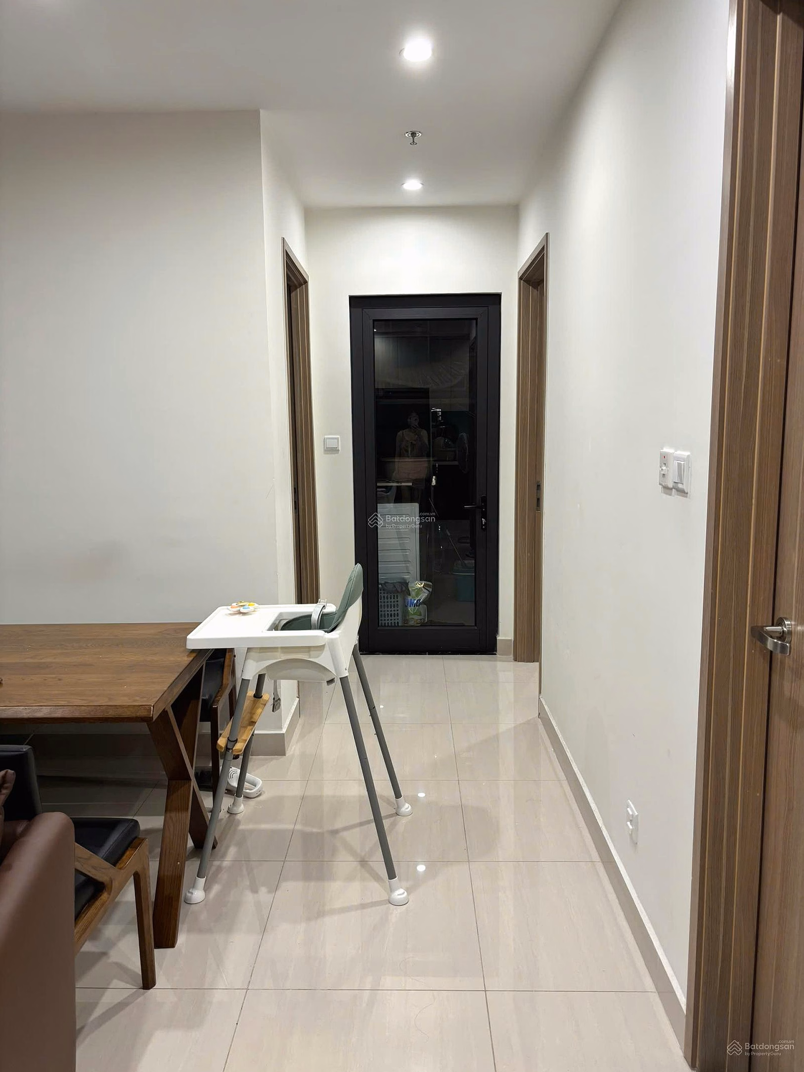 Extremely shocking, 2 bedrooms, 2 bathrooms, corner view of VinUni, middle floor at OCP, fully furnished, priced at only 3.8 billion***