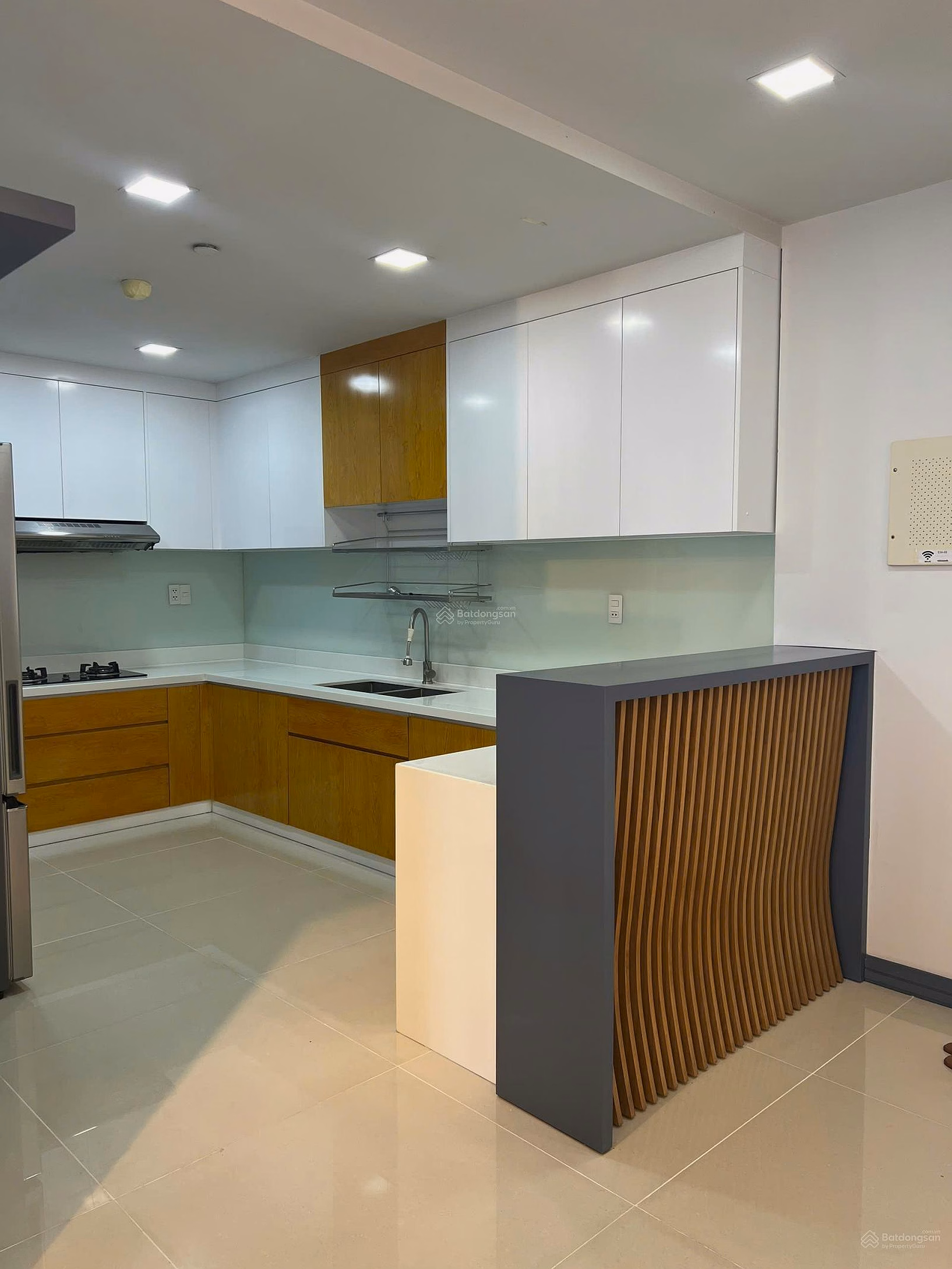 Scenic Valley apartment for rent 1, 25 million VND, 110 m2, 3 bedrooms, 2 bathrooms, full amenities