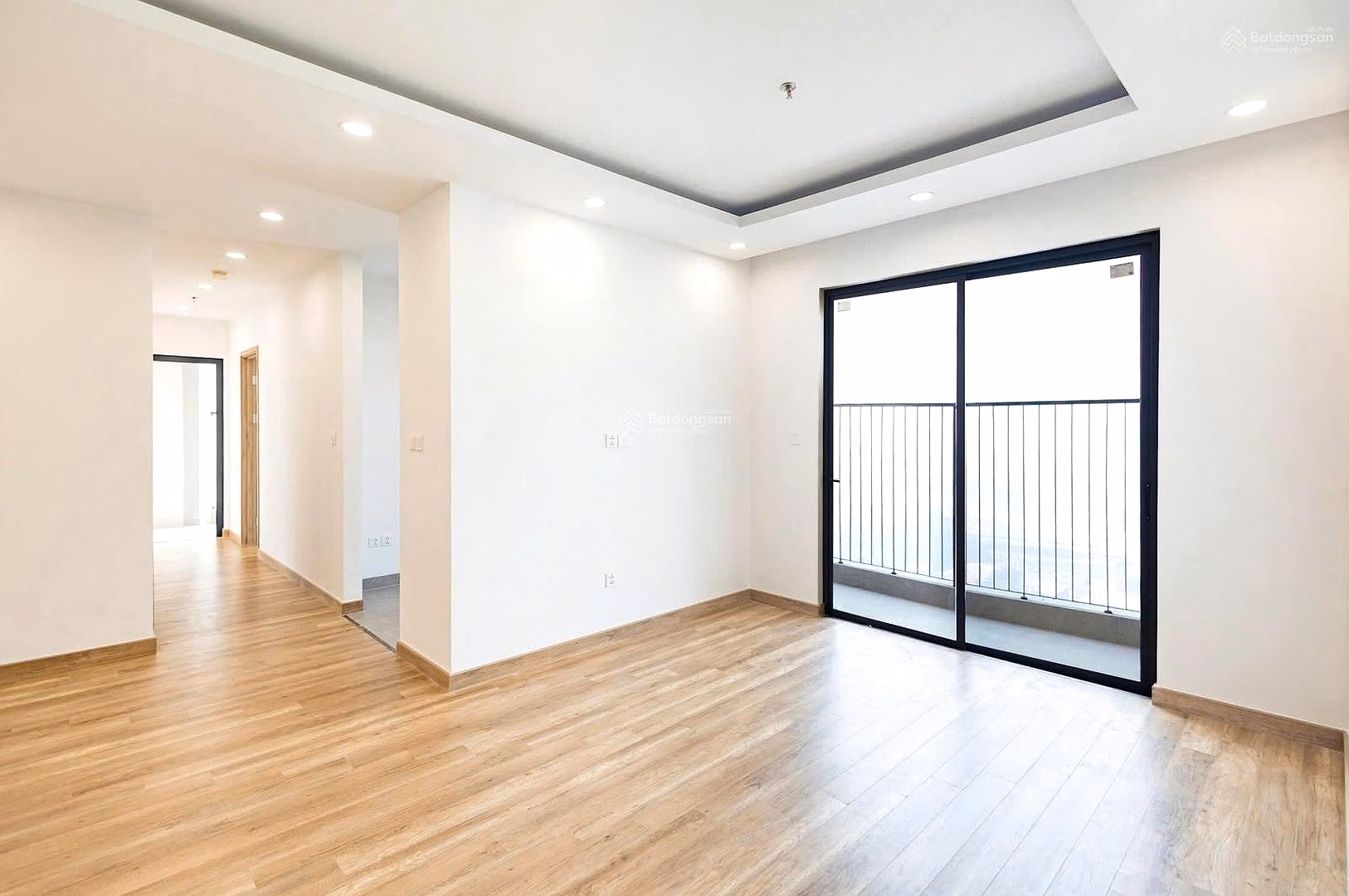 OWNER SELLS APARTMENT WITH LAKE VIEW, PARK 6Ha - 2BRs 2VS 76.5 m² - price 5.6 billion