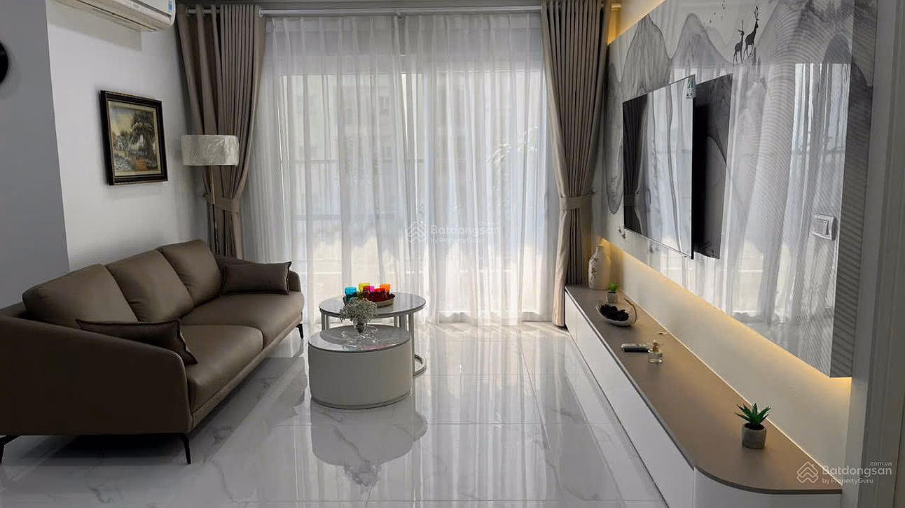 Cut deep losses at Golden Palace My Dinh Beautiful apartment at Golden Palace, the owner is willing to sell the house