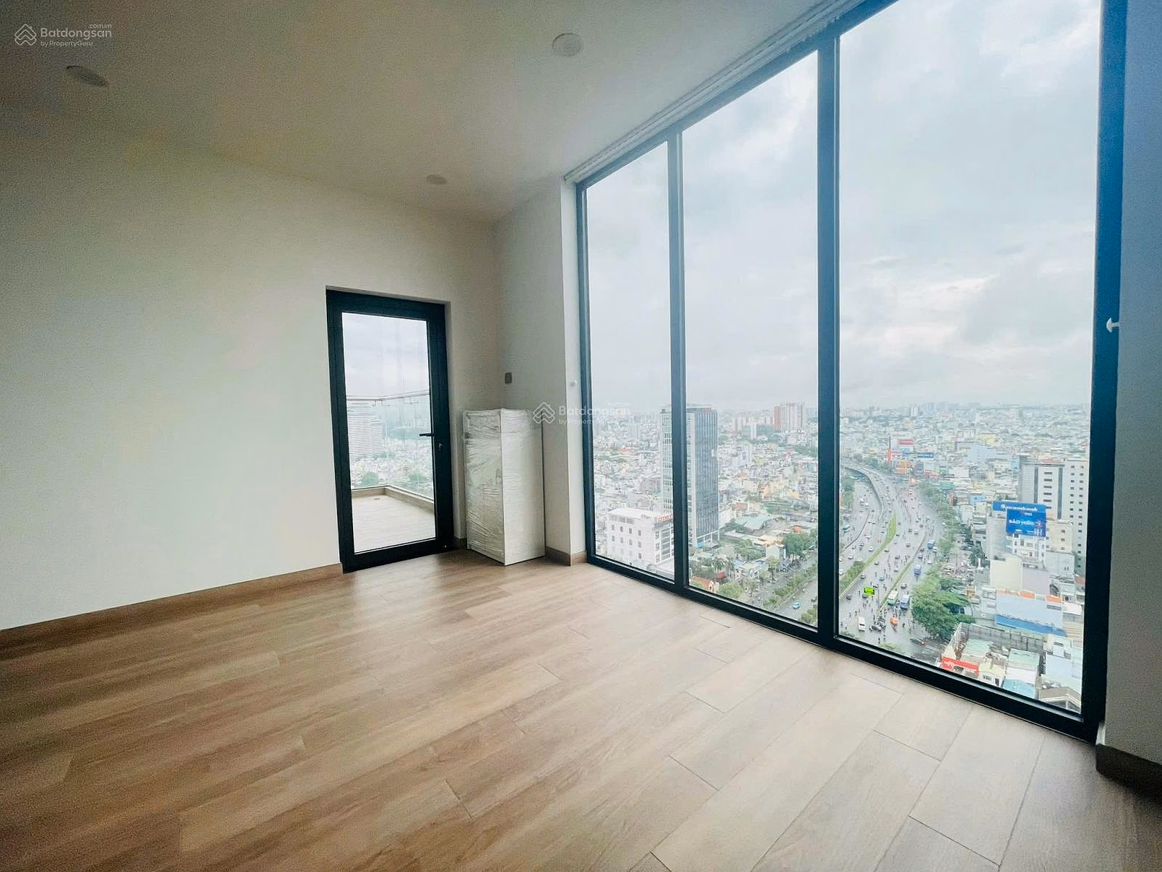 Park View 152 Dien Bien Phu for rent, 3 bedrooms, price 20 million NTCB, price includes VAT