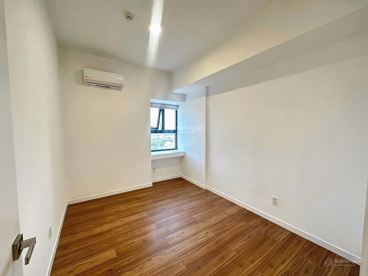 I have only 1 1 bedroom apartment + Ricca Q9 apartment for rent for only 5 million VND/month, with basic furniture