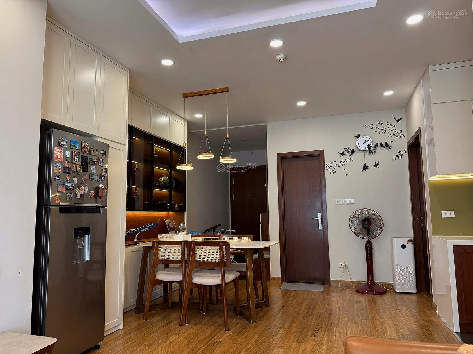 The owner needs to urgently sell a 2 bedroom, 2 bathroom apartment at Eco Lake View apartment for about 5 billion***