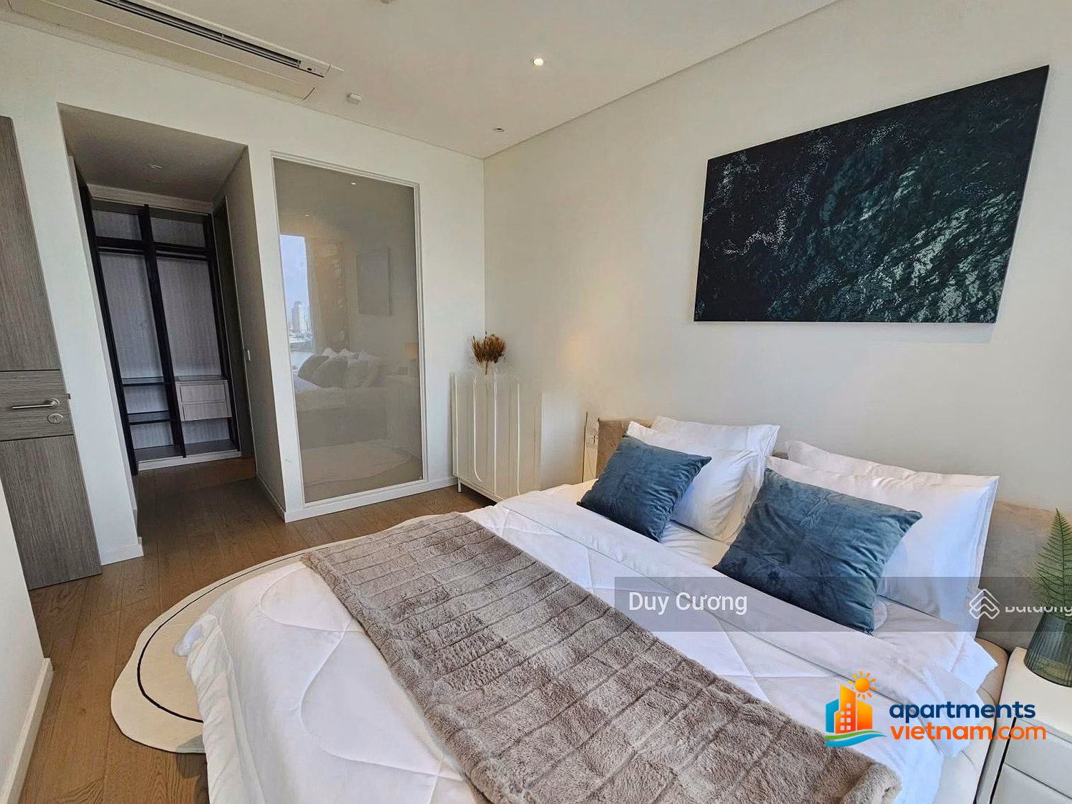 3 bedrooms, 20th floor Vinhomes Dcapitale apartment for rent