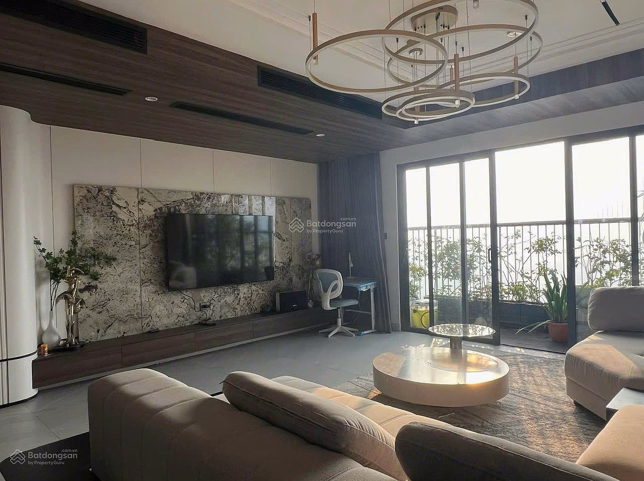 Owner sells apartment at Lancaster Nui Truc 116m2, 3 bedrooms, balcony with lake view, basic furniture, red book