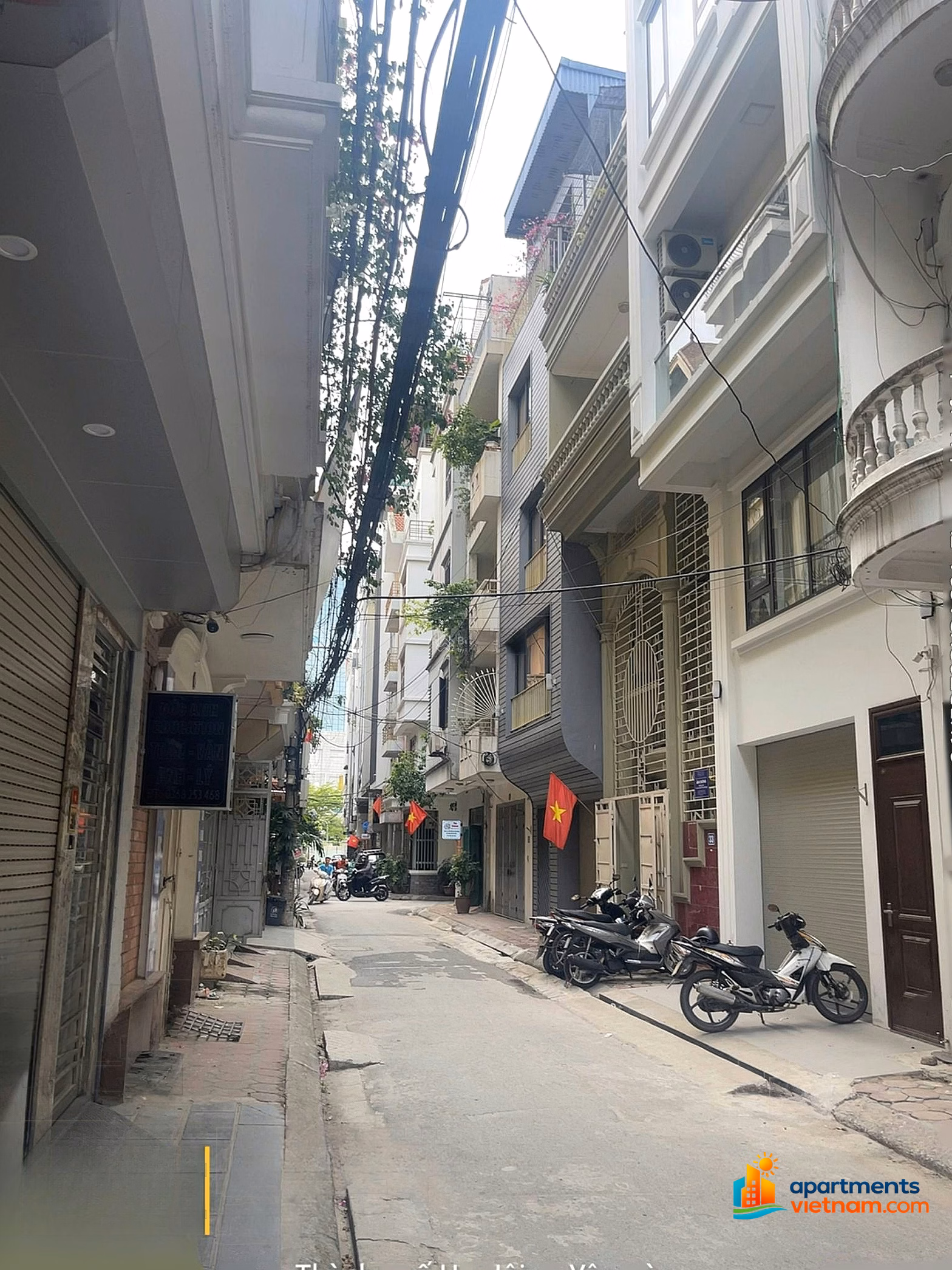 Subdivision for rent in Trung Kinh. Area: 76 m2 * 5 floors. MT: 7m. Clear the floor, avoid cars