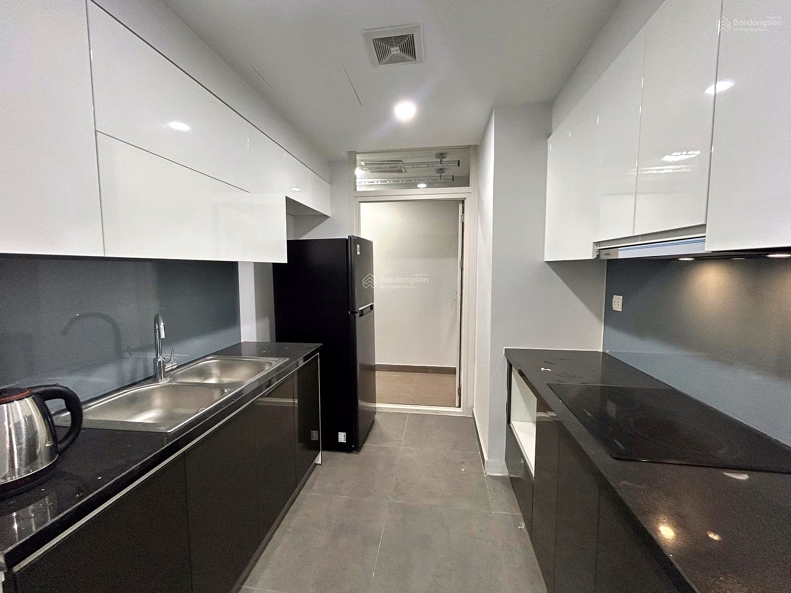 Owner needs to sell Discovery Central apartment 67 Tran Phu, Ba Dinh, Hanoi