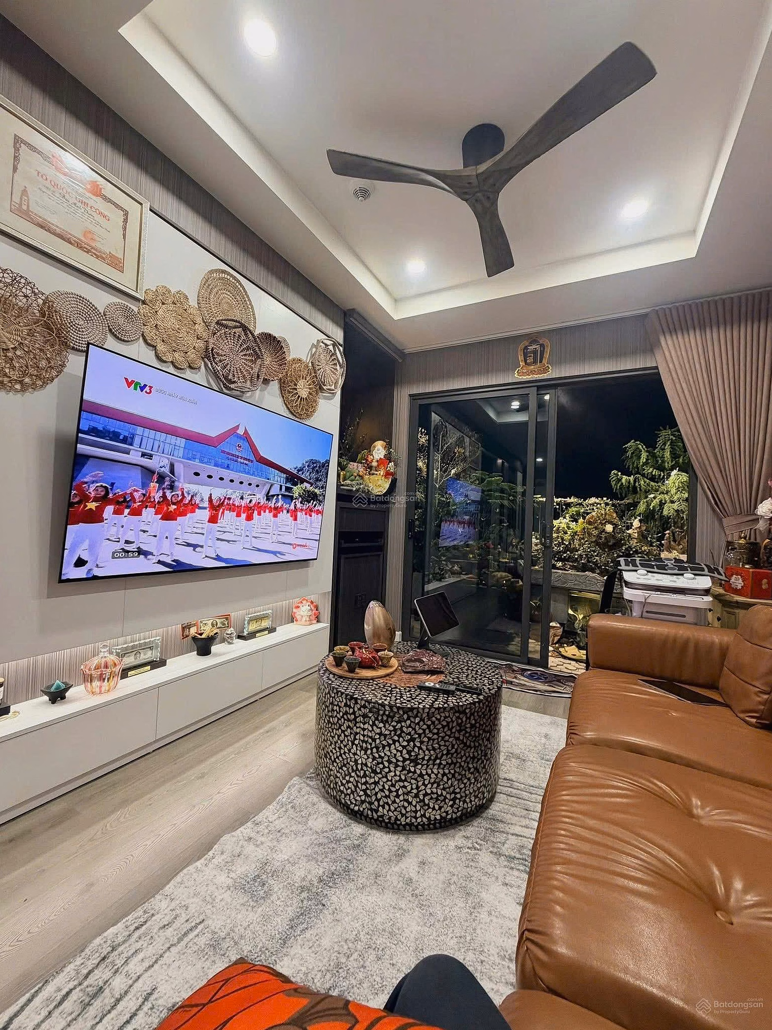 The owner offers to sell a 2-bedroom apartment with an area of ​​80.4 m2 at The Park Home Apartment, No. 1 Thanh Thai, Cau Giay