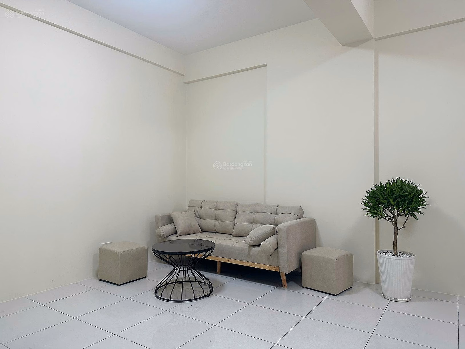 Urgent rent 2 bedroom 2 bathroom apartment, full furniture SKY9, price 9 million/month, move in immediately