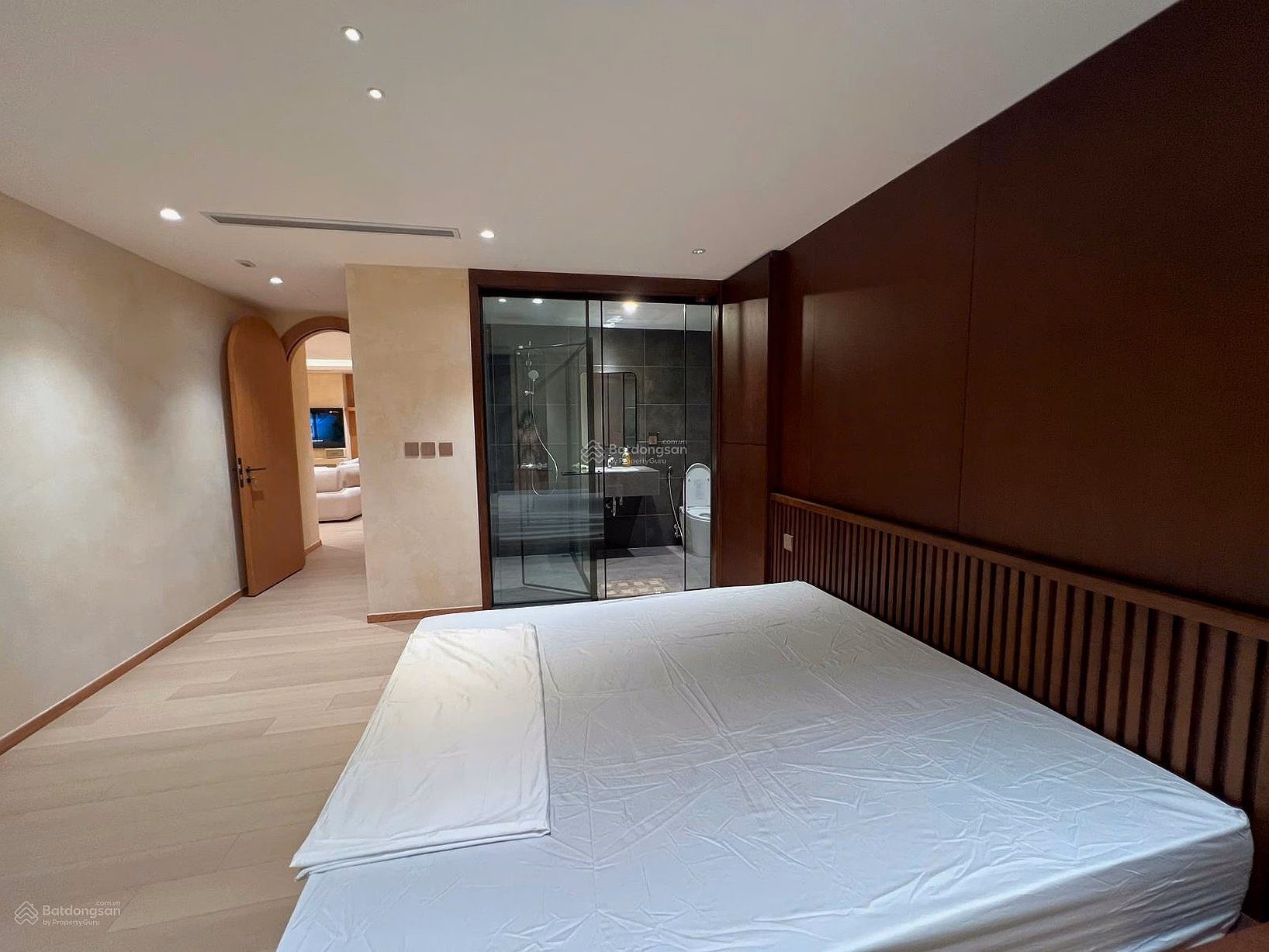 D'. Le Pont D'Or Hoang Cau 113m² Master Lake View - Full luxury furniture - Original owner's red book - 18.5 billion