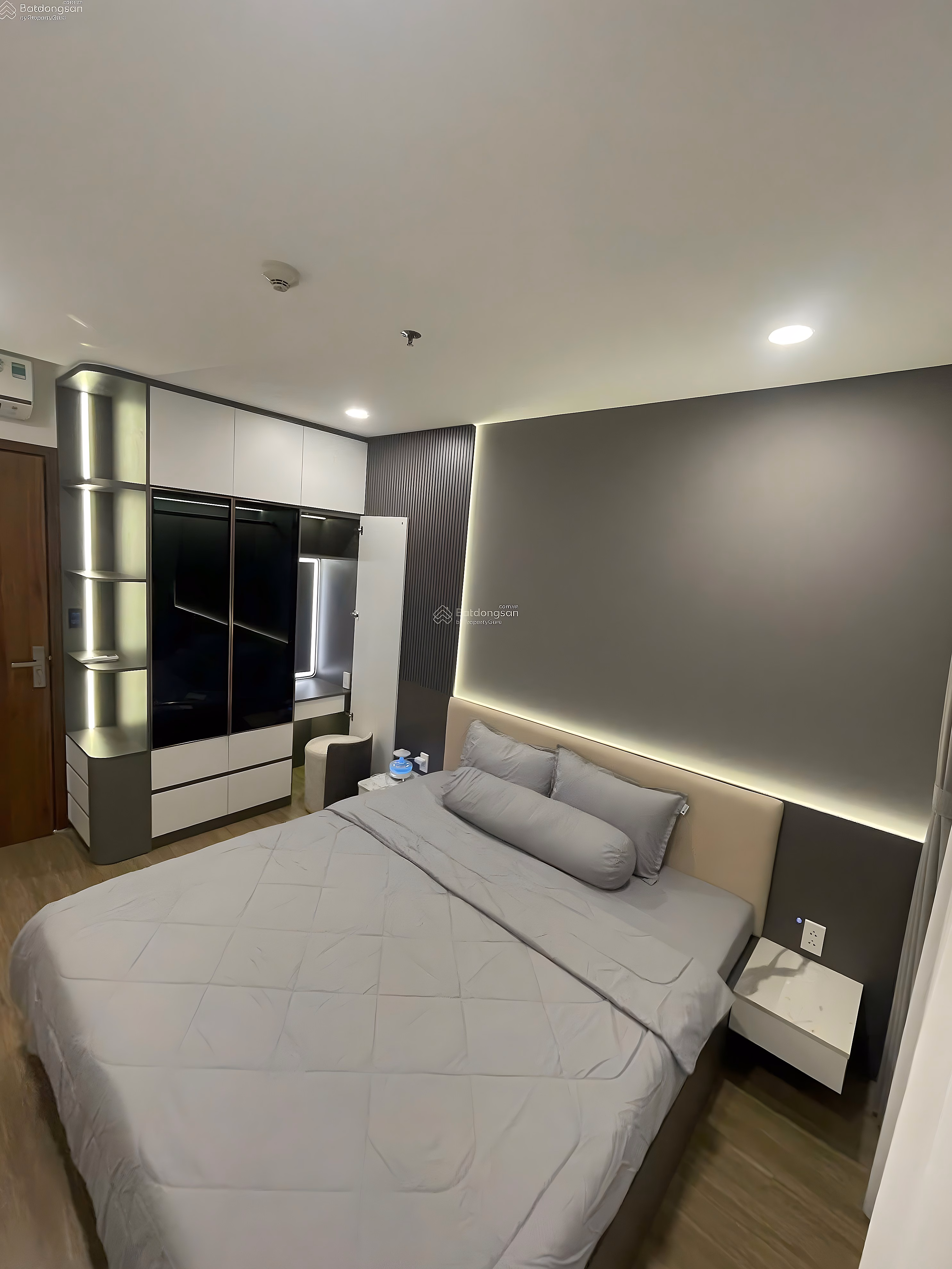 Apartment for sale at Dao Duy Tu Apartment, excellent price 1.86 billion, 70m2, 2 bedrooms, 2 bathrooms, reputable - clear legal