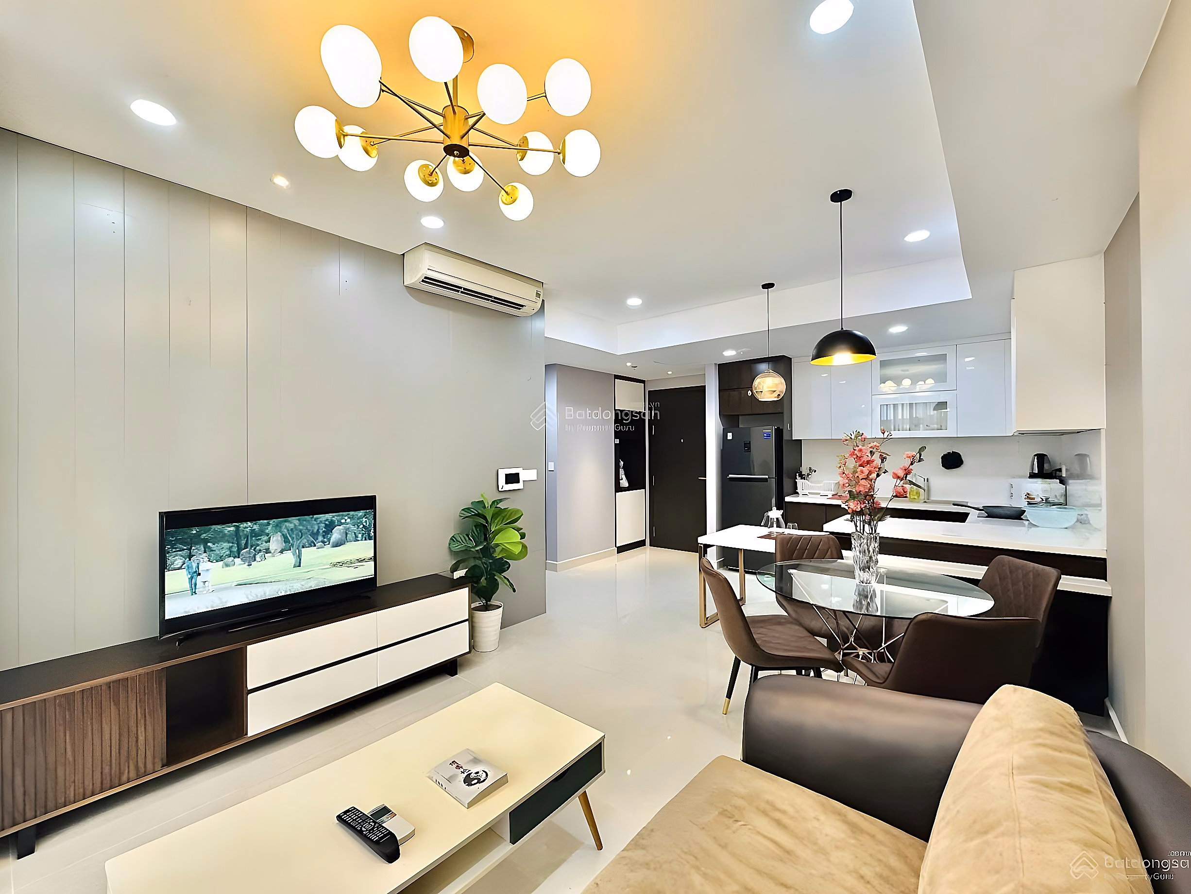 The owner offers to sell M-One Gia Dinh apartment, 2 bedrooms 60m2, has pink book, quick sale price only 2.2 billion
