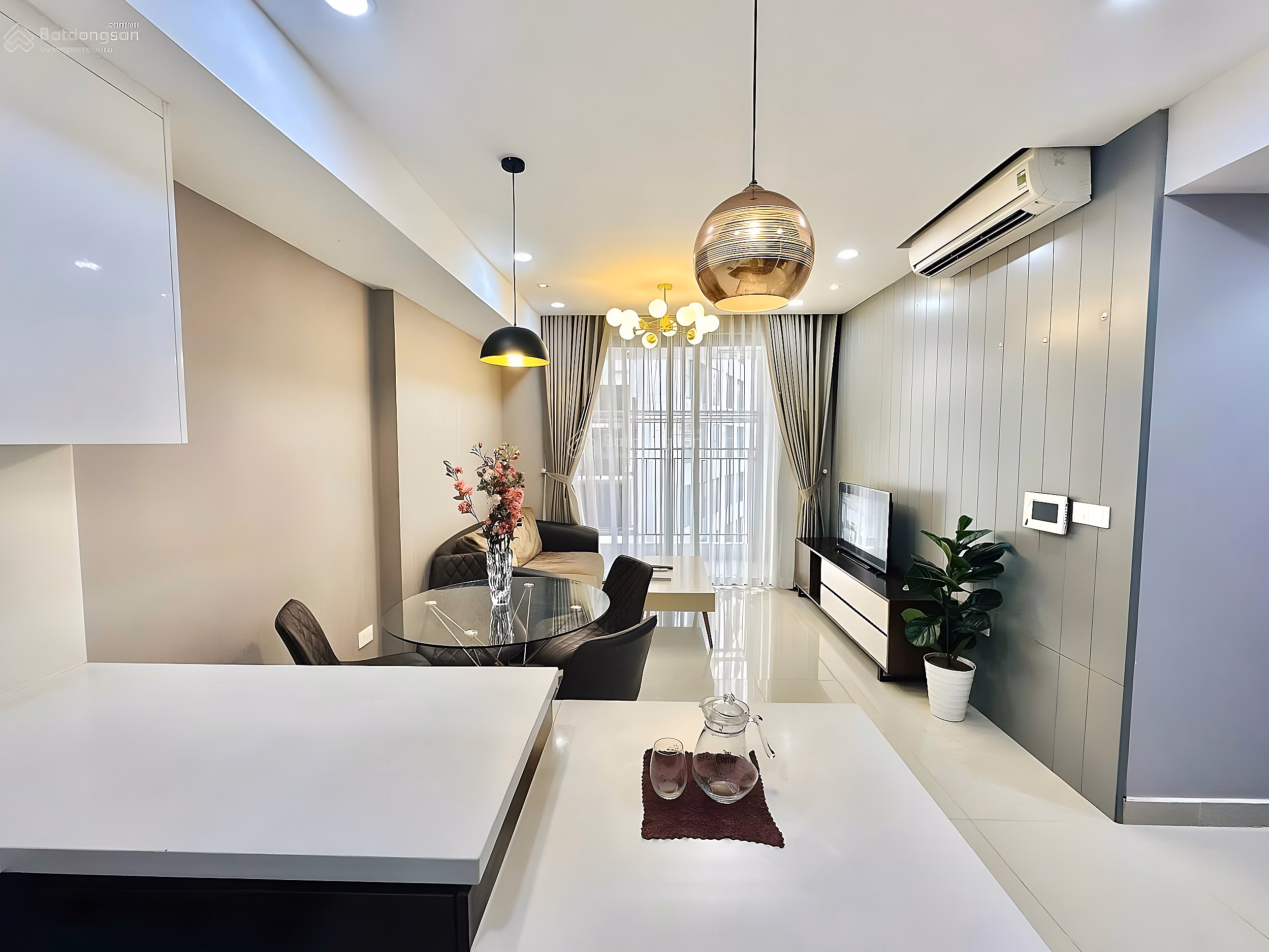 The owner offers to sell M-One Gia Dinh apartment, 2 bedrooms 60m2, has pink book, quick sale price only 2.2 billion