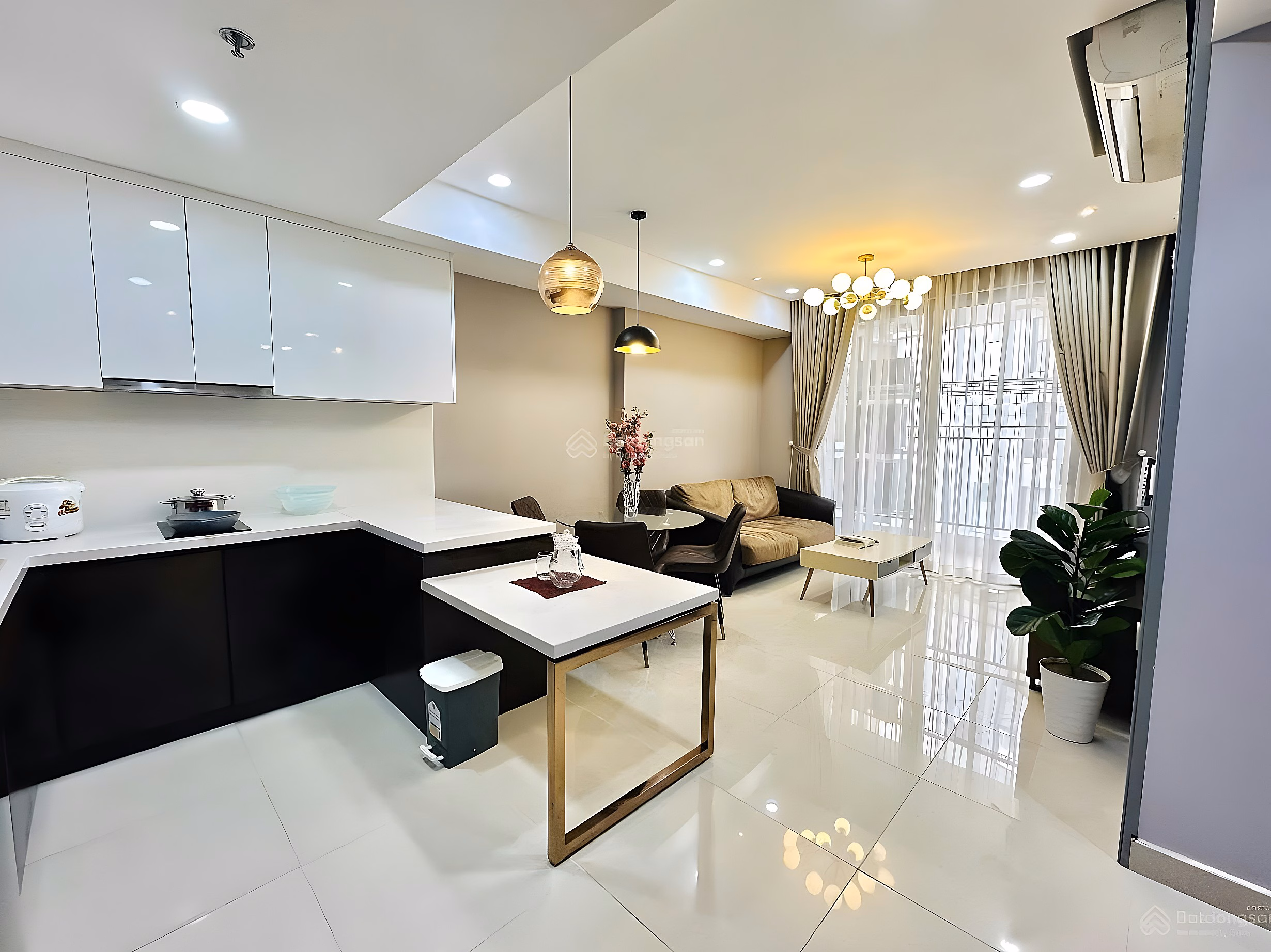 The owner offers to sell M-One Gia Dinh apartment, 2 bedrooms 60m2, has pink book, quick sale price only 2.2 billion