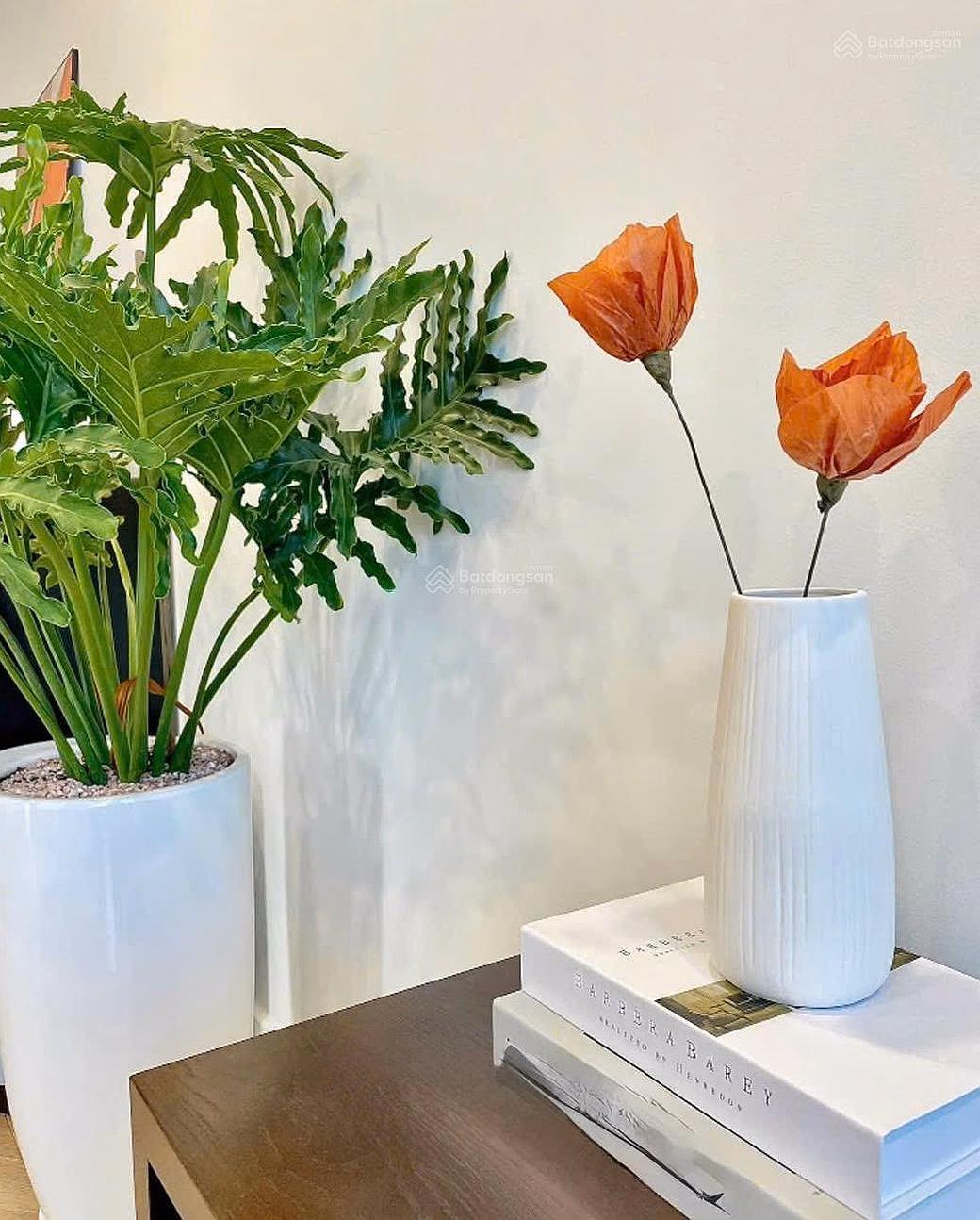 The owner sends a 2-bedroom corner apartment with Landmark 81 view for rent, available immediately, office at the project for easy viewing