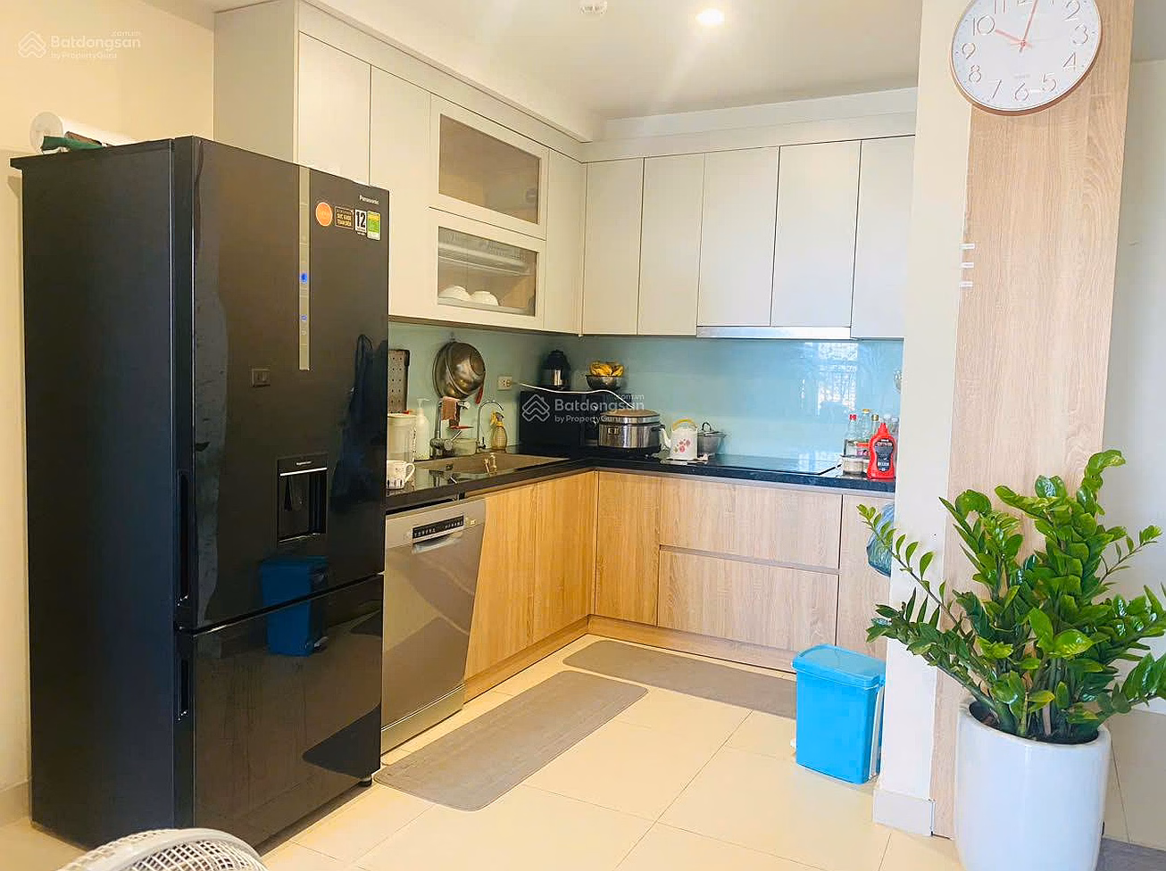 The owner needs to sell a 3-bedroom corner apartment of 80.3 m2 at FLC Star Tower apartment building
