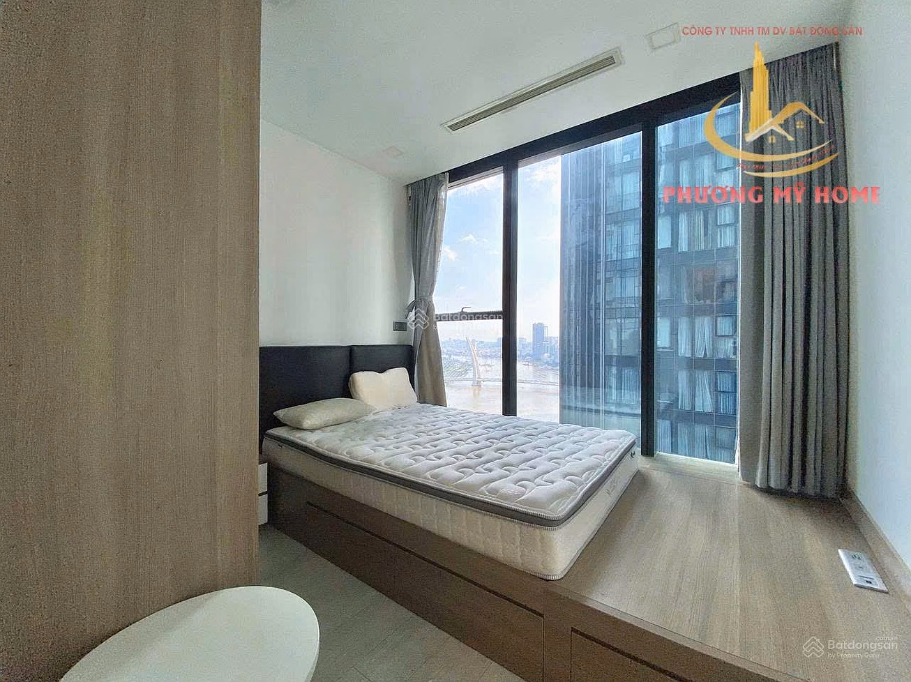 Superb luxury 2 bedroom apartment for rent at vInhomes Golden River (Ba Son) - District 1