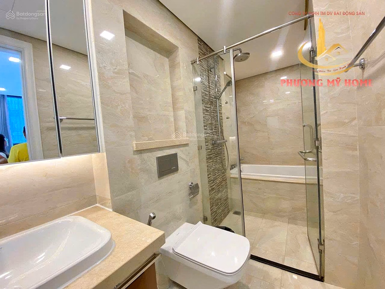 Superb luxury 2 bedroom apartment for rent at vInhomes Golden River (Ba Son) - District 1