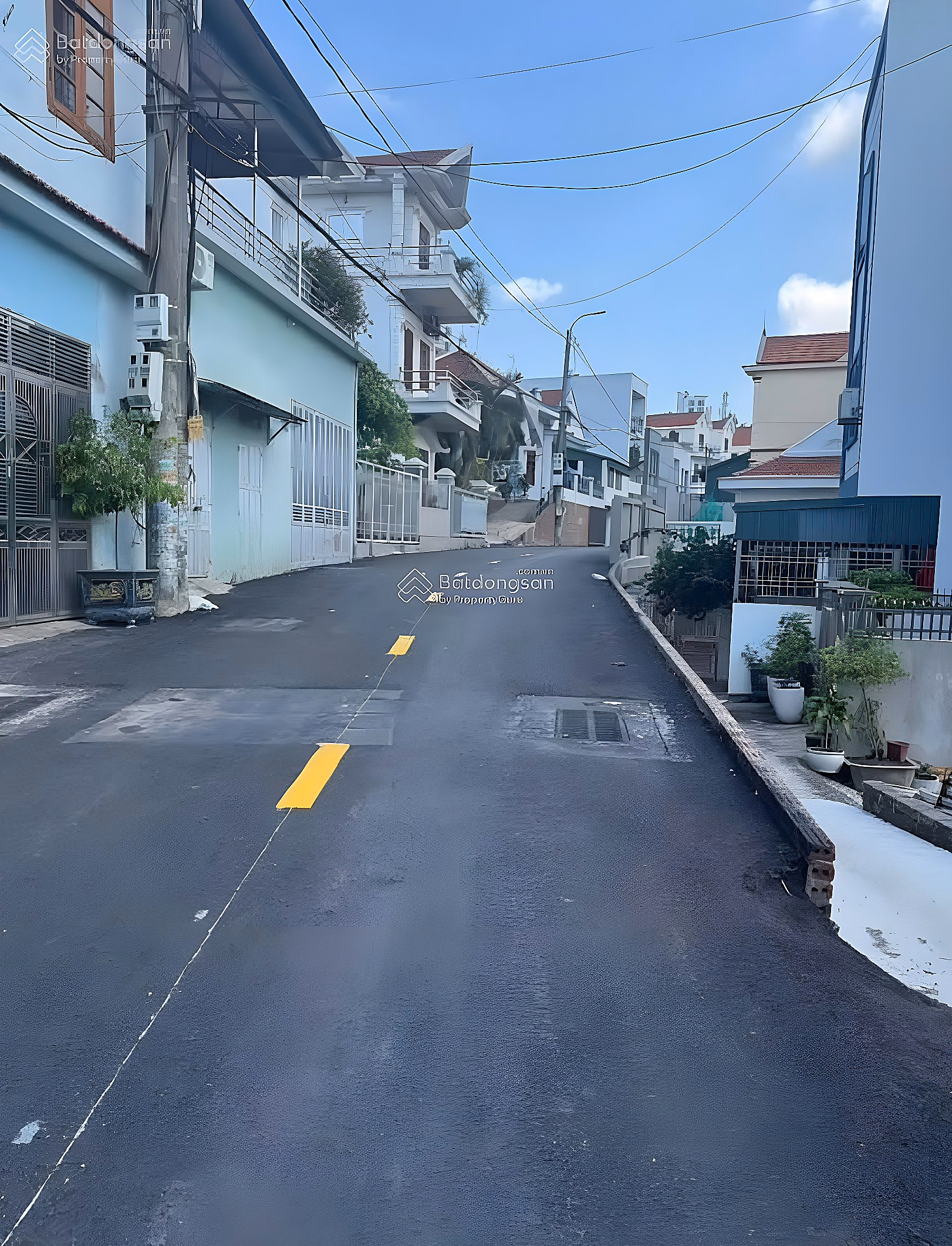 The owner sold the land and gave away a house in area 8A, Bai Chay, Ha Long