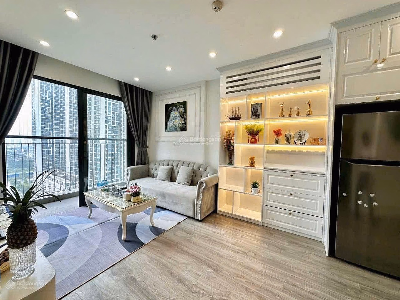 The owner needs to sell quickly the most beautiful apartment in a beautiful middle floor building lh0986 608 ***