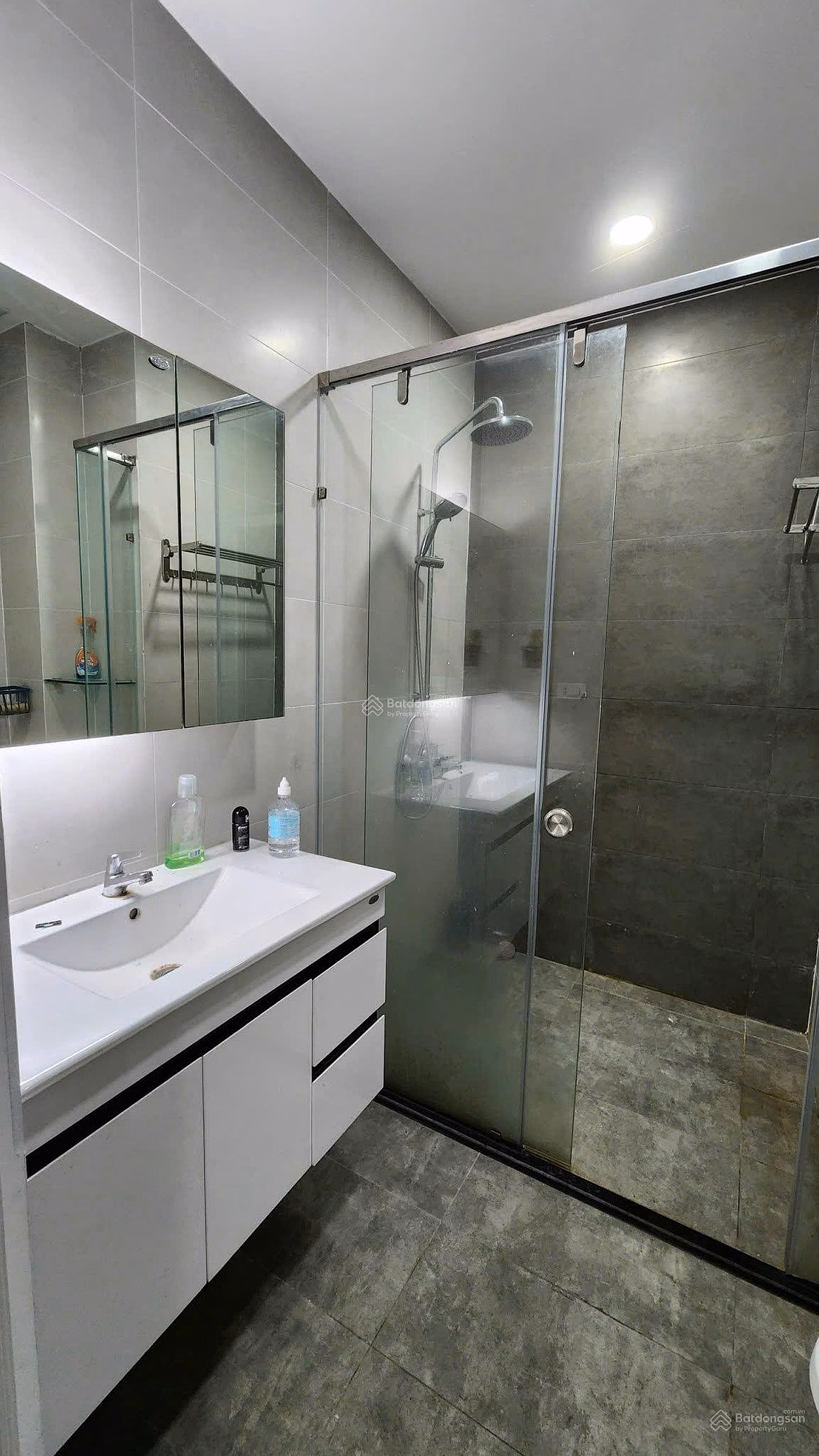Urgent rent PetroVn Landmark 2 bedrooms + 2 bathrooms 100m2 FNT 15 million/month
