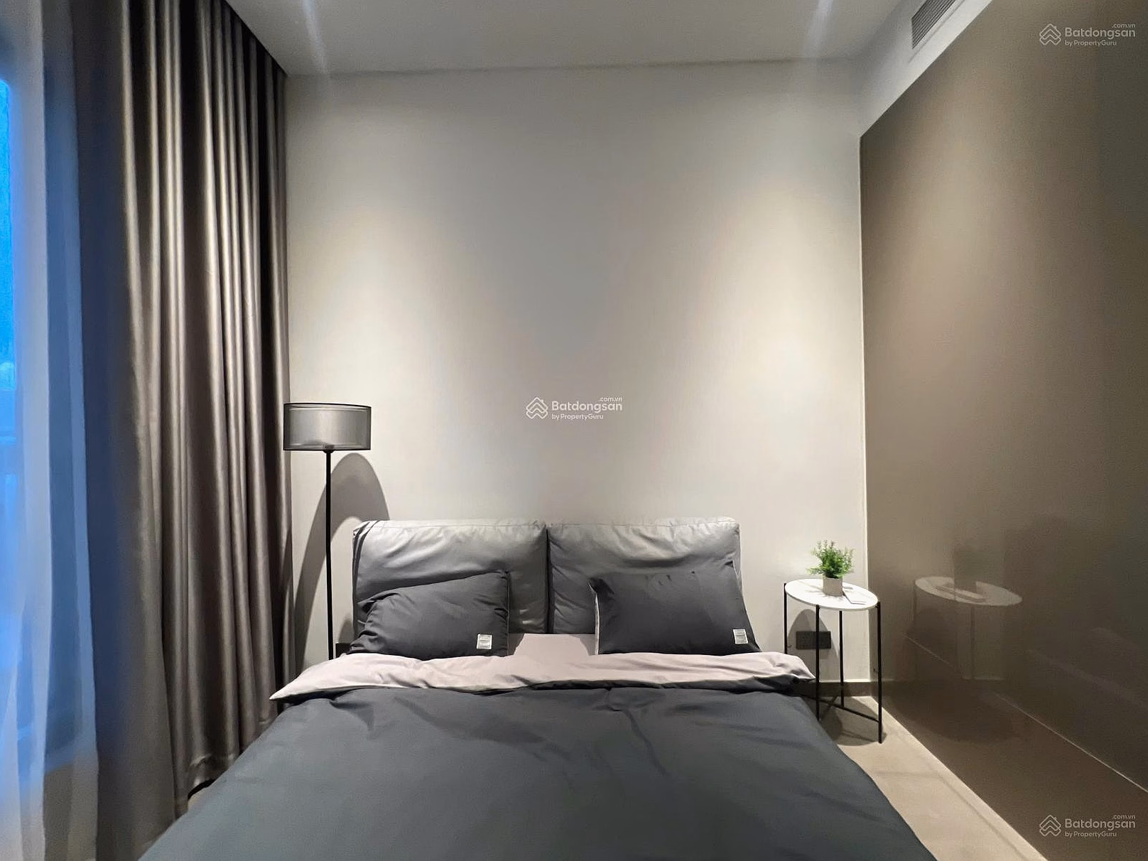 Terra Royal apartment for sale - District 3, 72m2, 2 bedrooms, 2 bathrooms, pink book, price: 7.7 billion*** Vinh