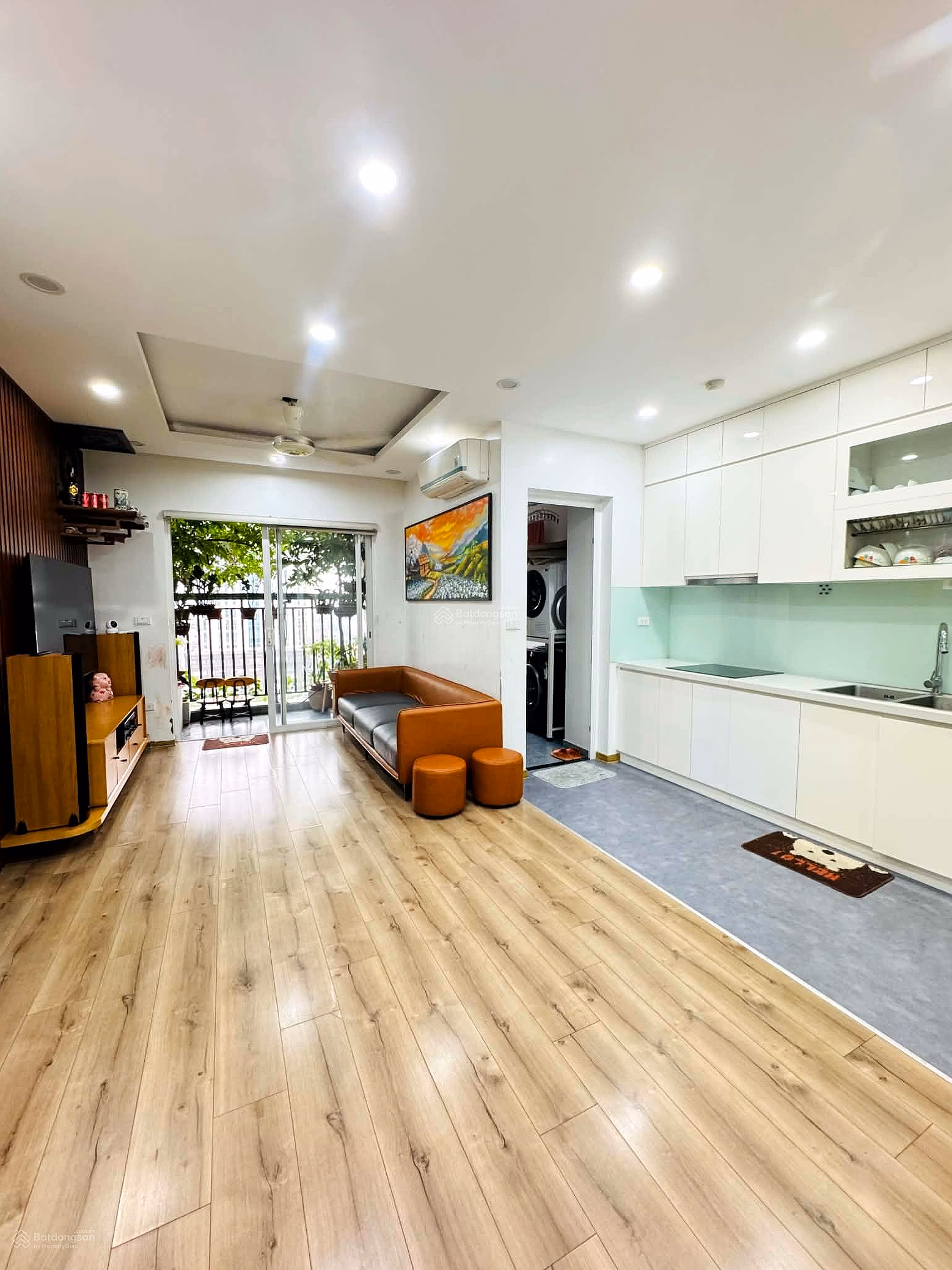 Selling 3-bedroom, 2vs apartment, fully furnished, beautiful, cool direction, middle floor at AnLand Duong Noi