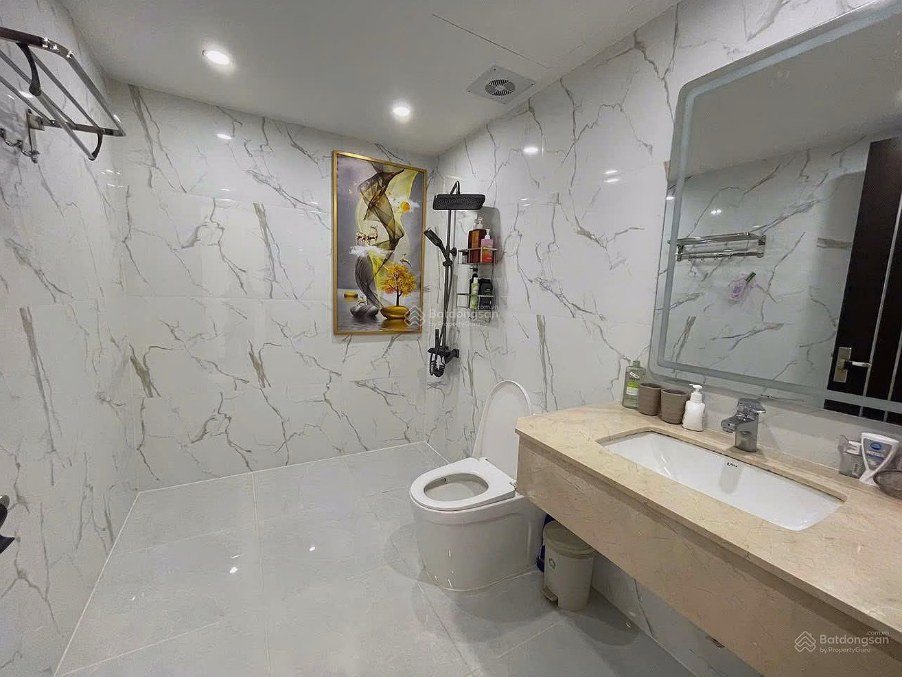 The owner sells a 3-bedroom apartment of 119m2 at N09 Thanh Thai, Dich Vong B2 New Urban Area, park view, NTCB, red book