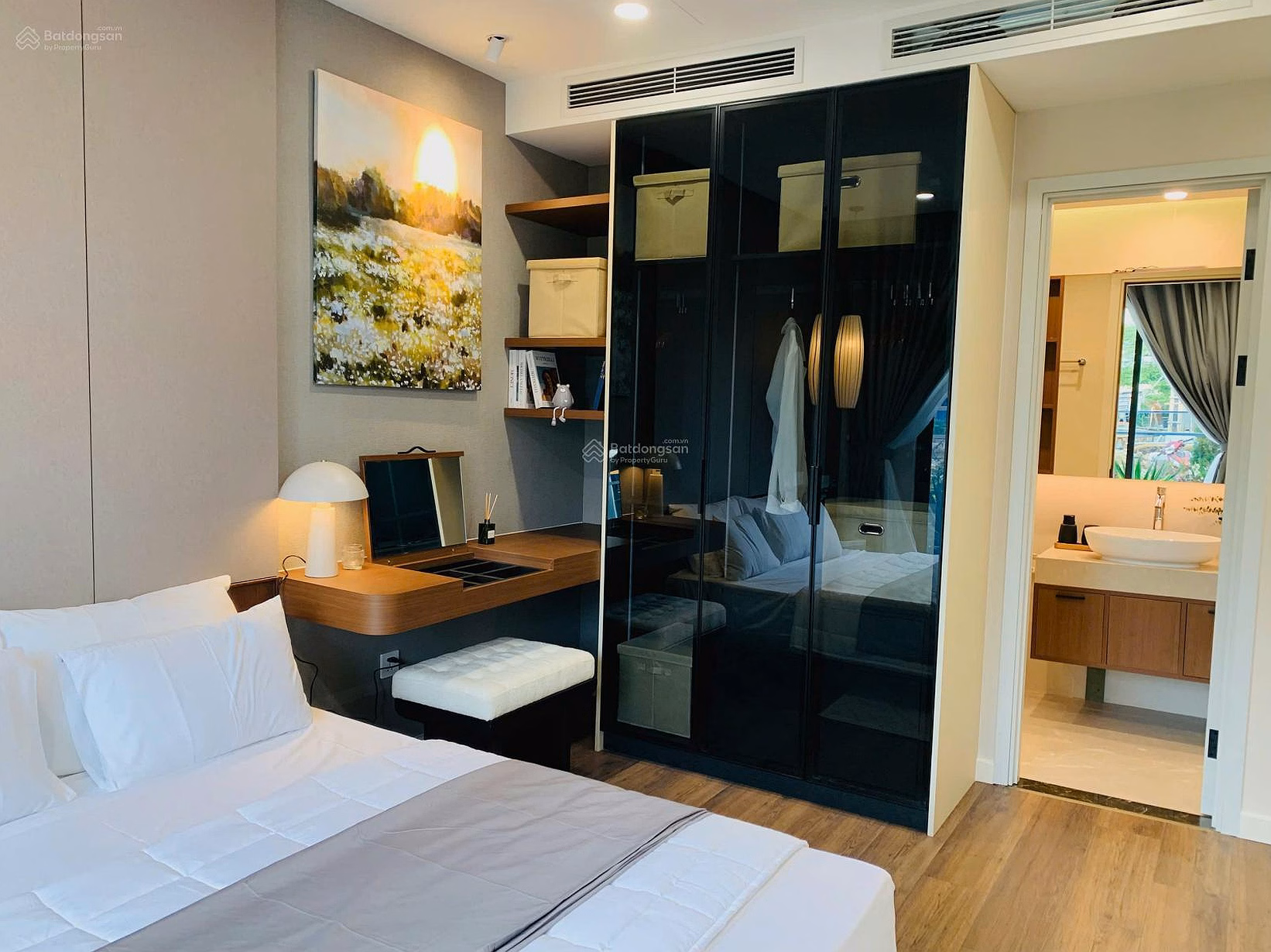 7.5 billion 2 bedrooms 73m2 apartment right at Ngoai Giao Doan Urban Area